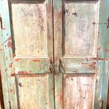 Armoire en bois laqué vert