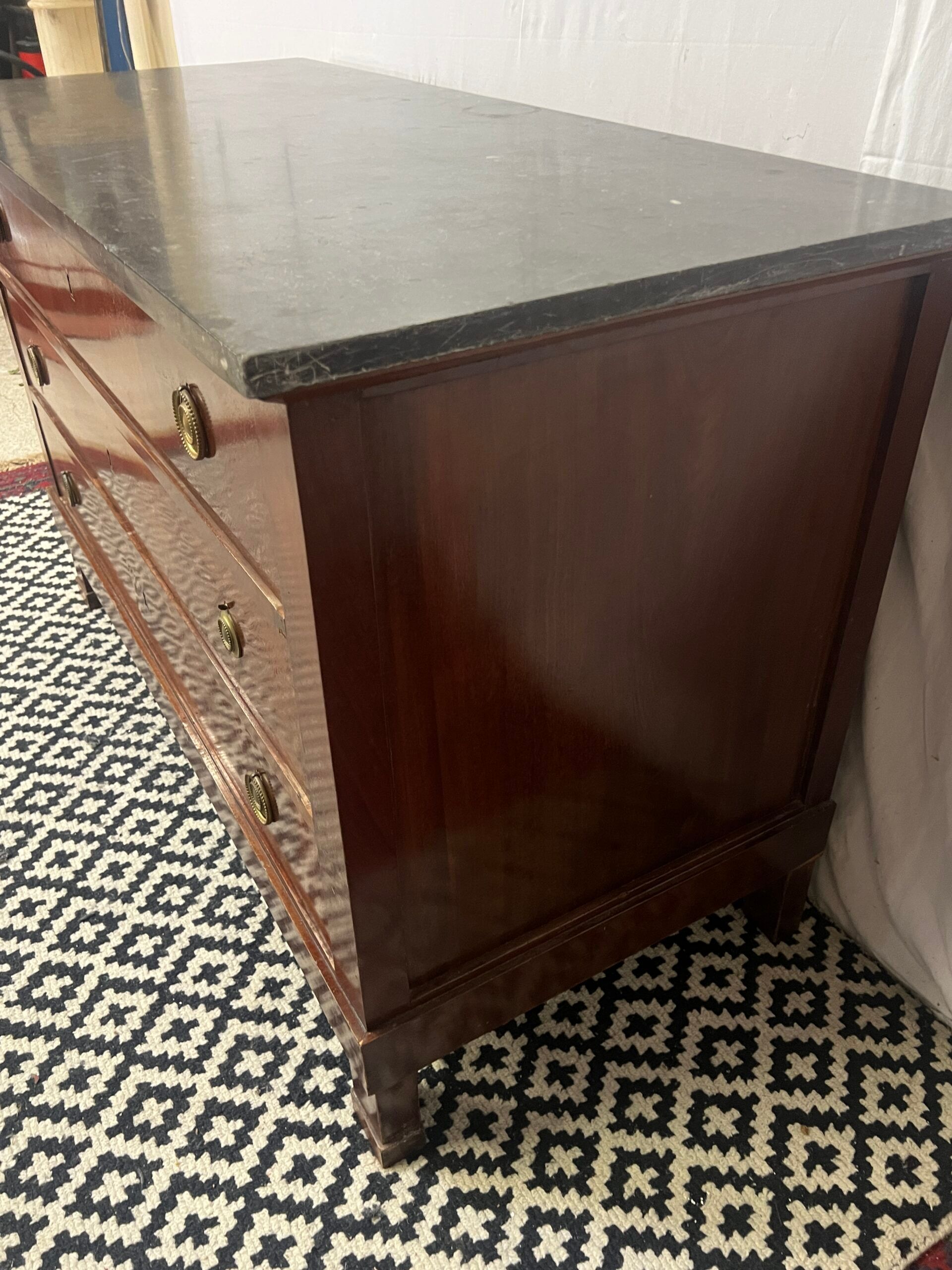 Empire chest of drawers, early 19th century period in mahogany veneer
