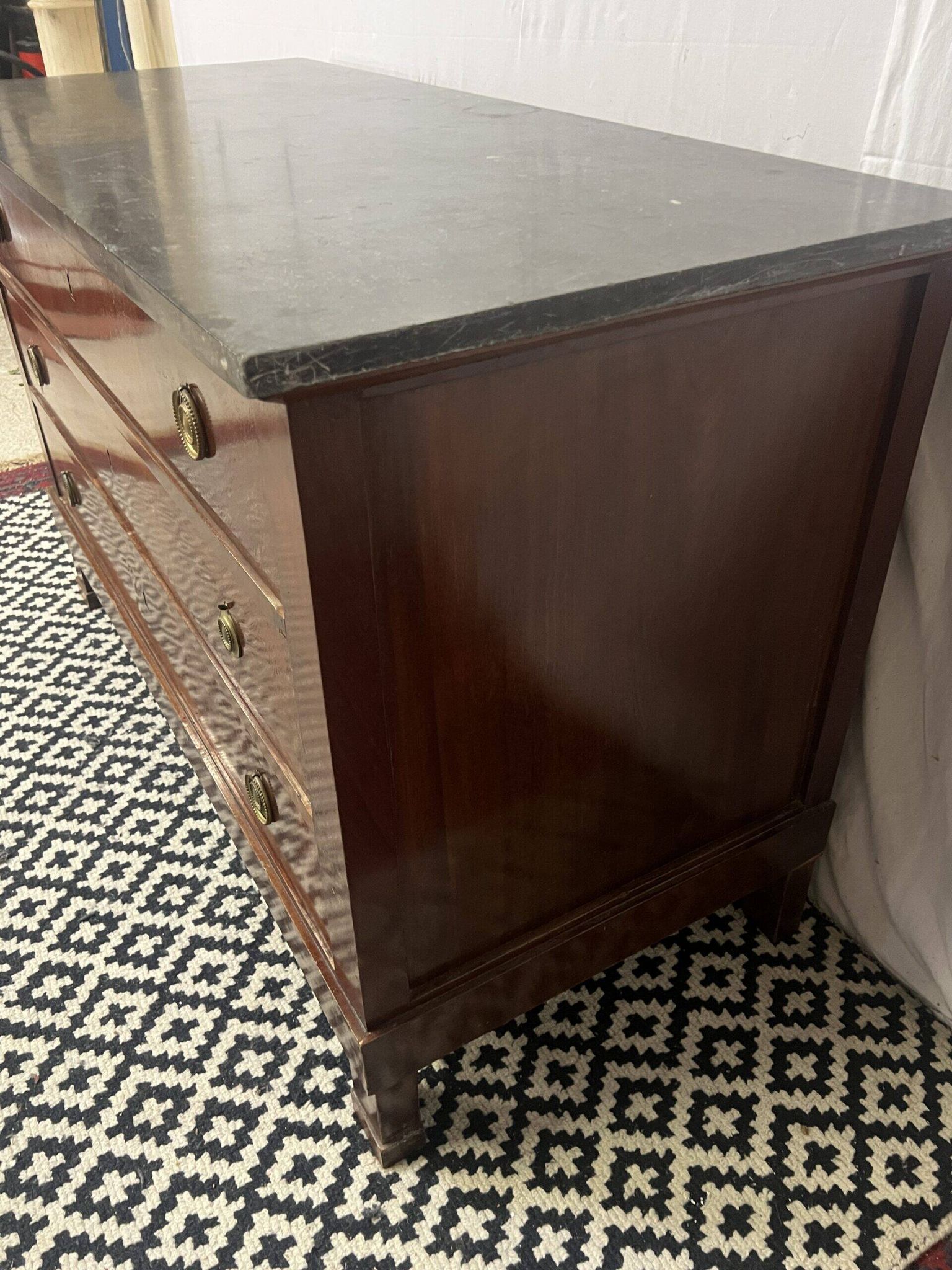 Empire chest of drawers, early 19th century period in mahogany veneer
