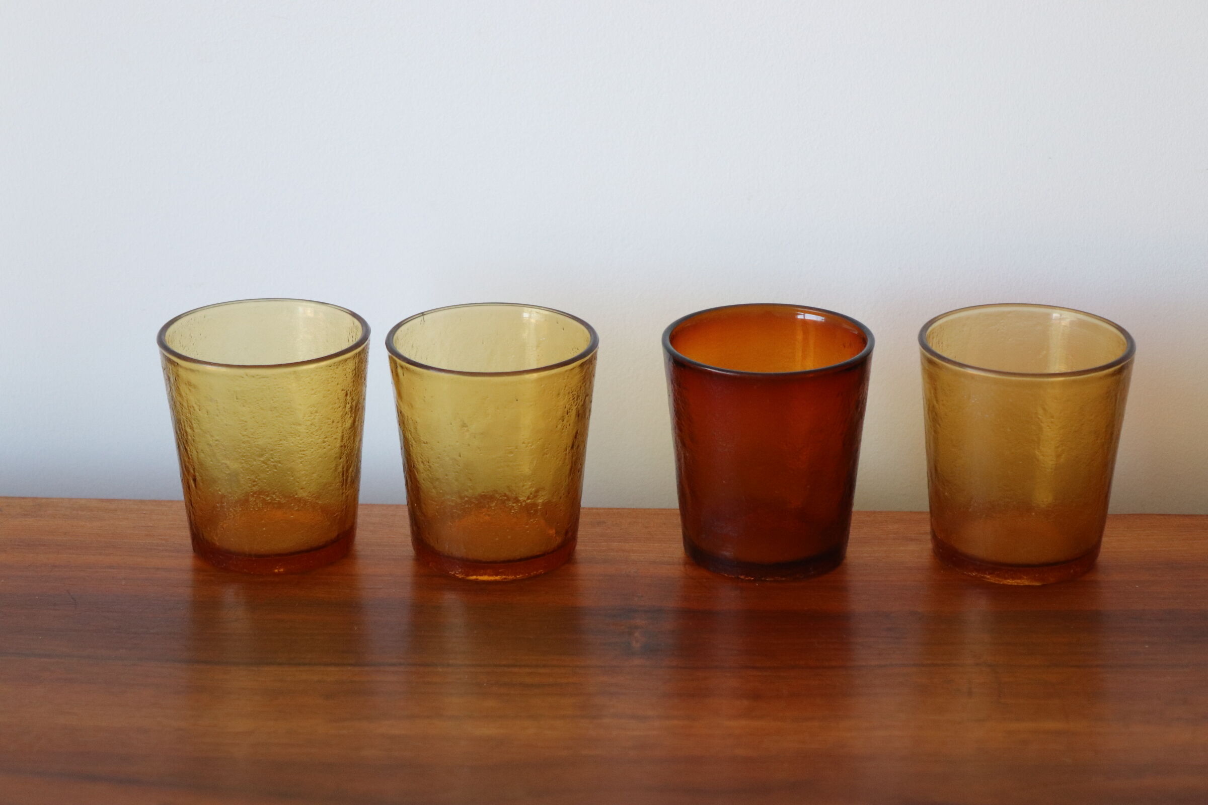4 verres à eau ambrés