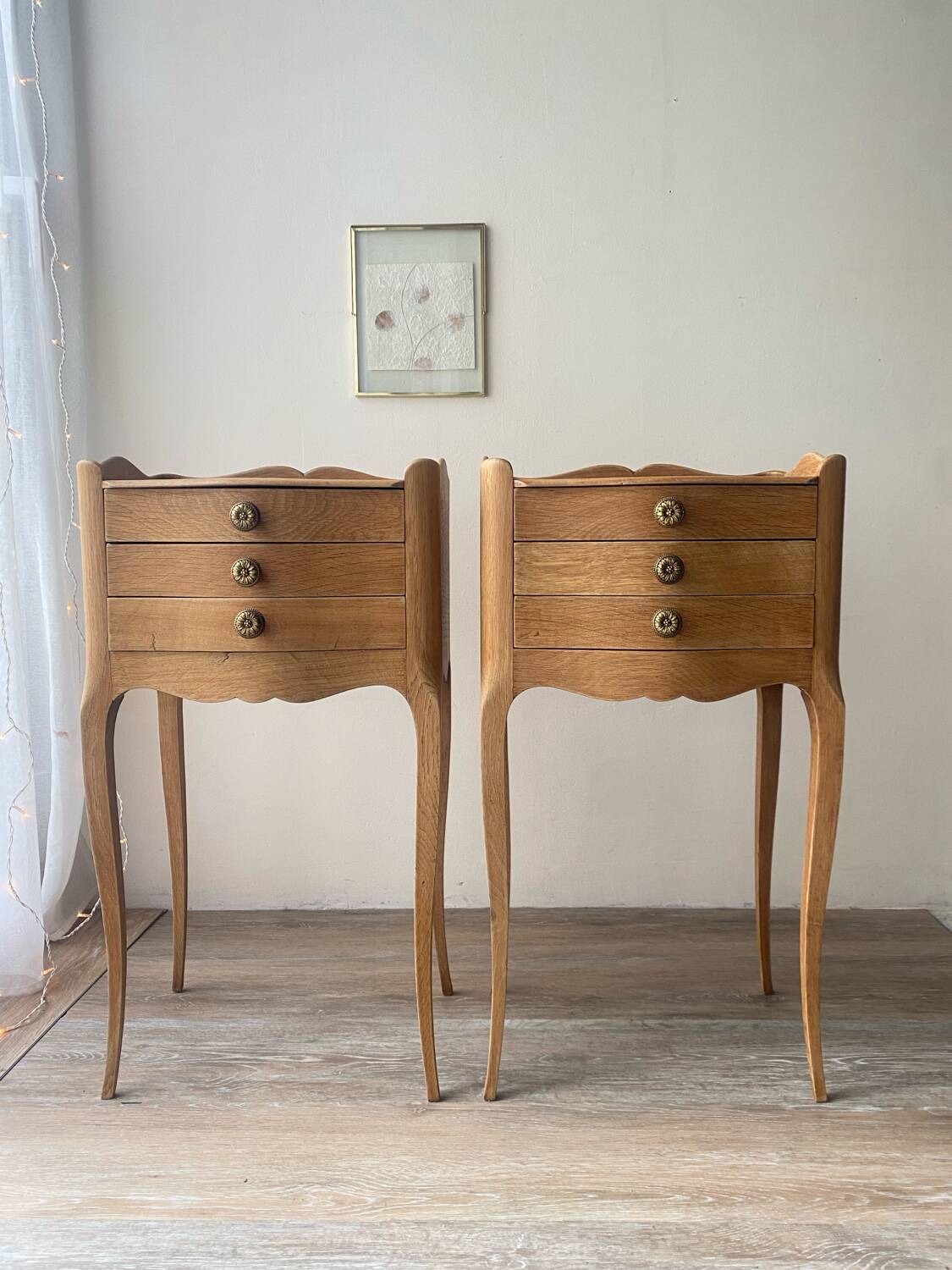 Paire de chevets en chêne - style Louis XV rustique- bois blond brut