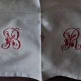 Drap ancien métis brodé monogramme rouge, 205x230 cm