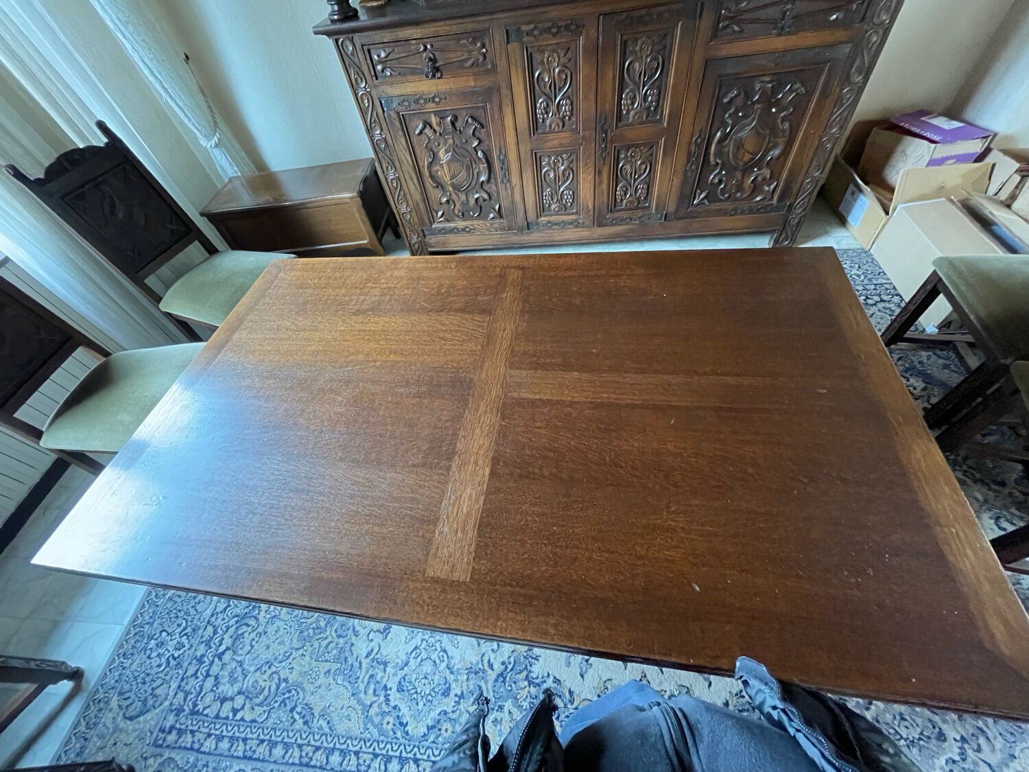Table à manger de style renaissance basque