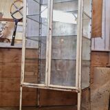 Vitrine médicale ancienne