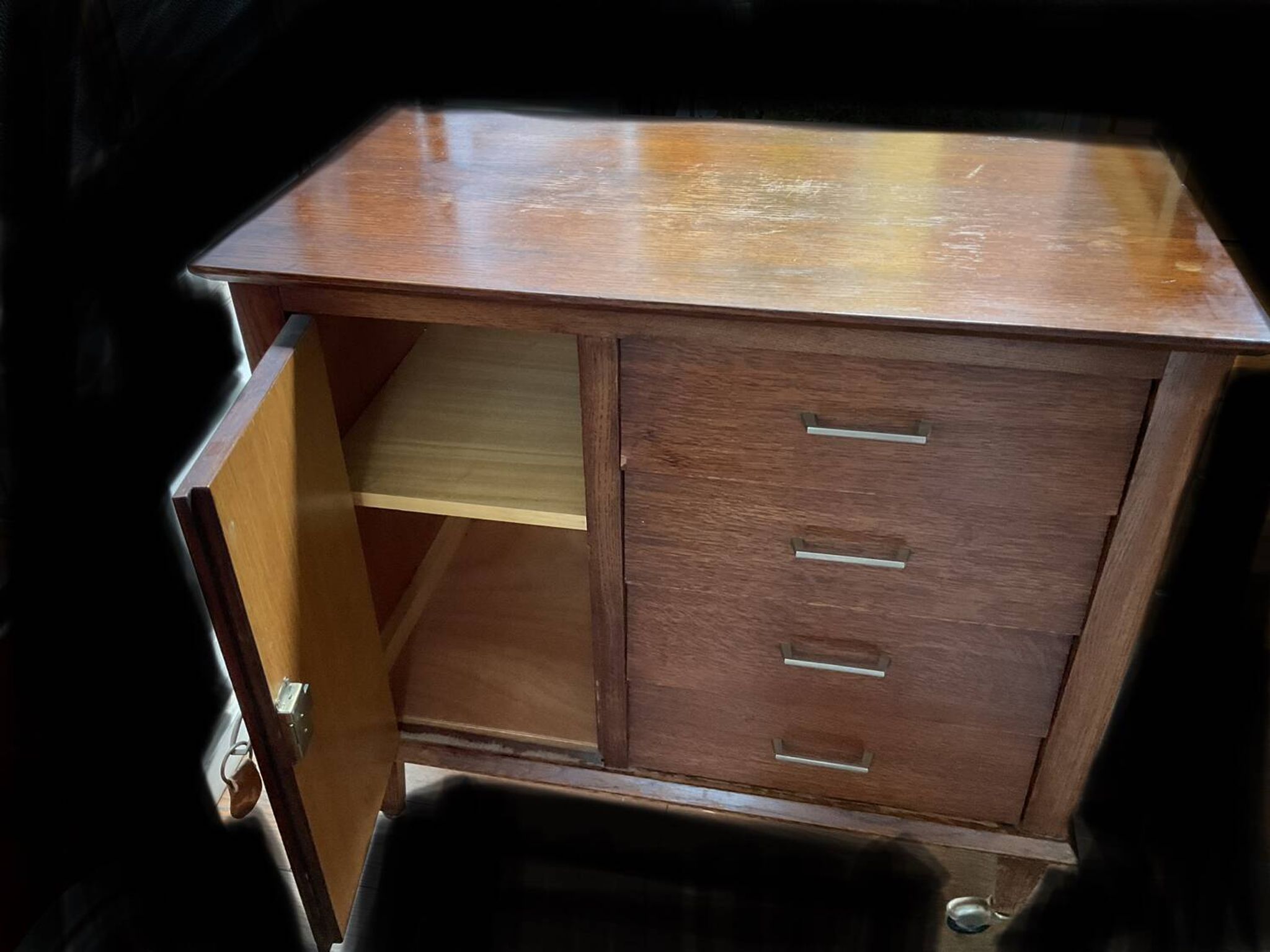 Commode vintage sur roulettes années 60/79