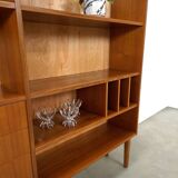 Deens teak vakkenkast met lades en hoge poten, vintage wandkast