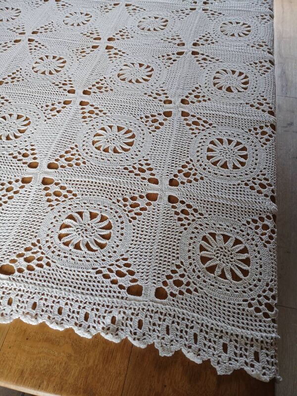Dessus de lit ancien en crochet fait main
