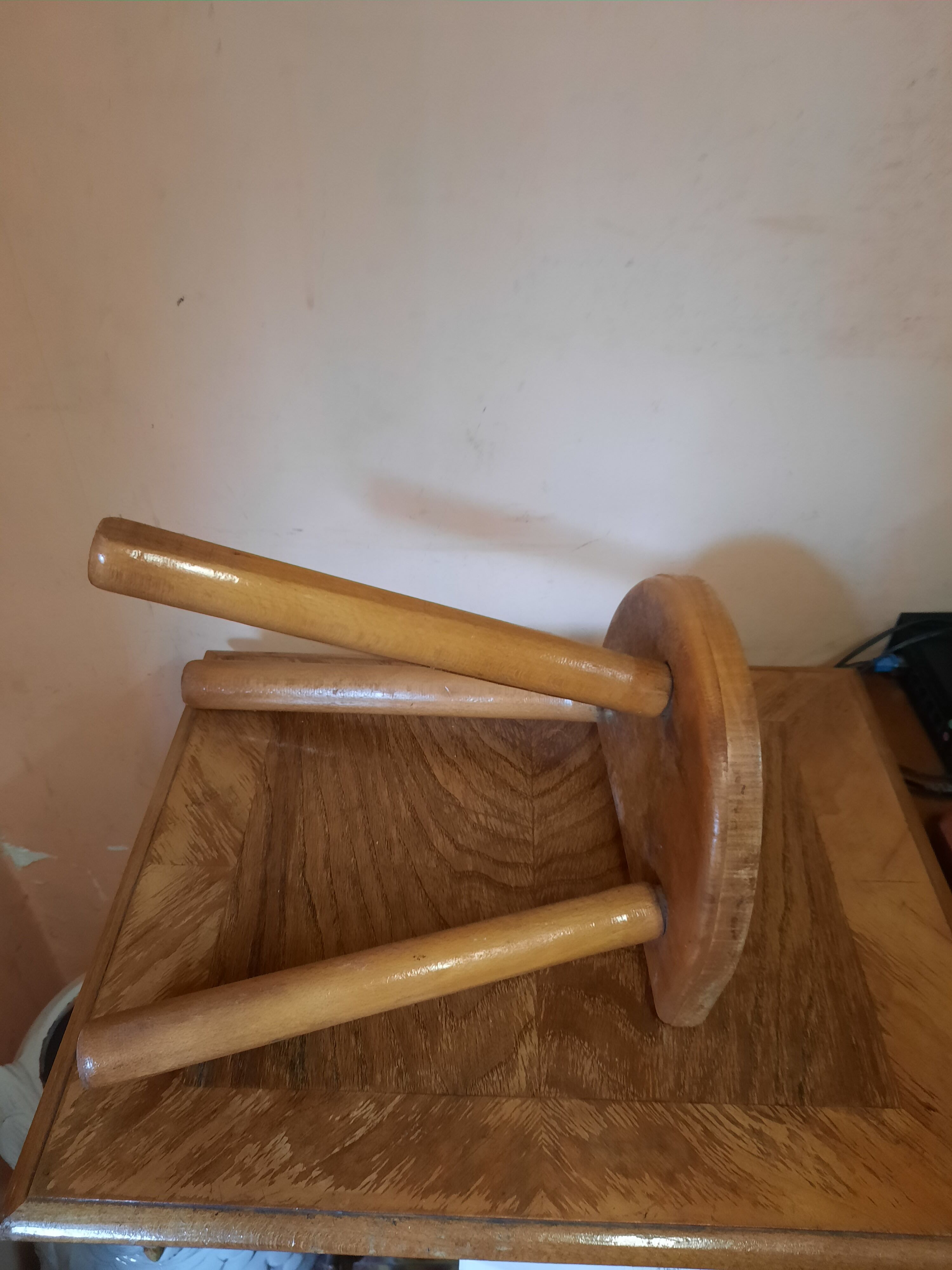 Tabouret tripode