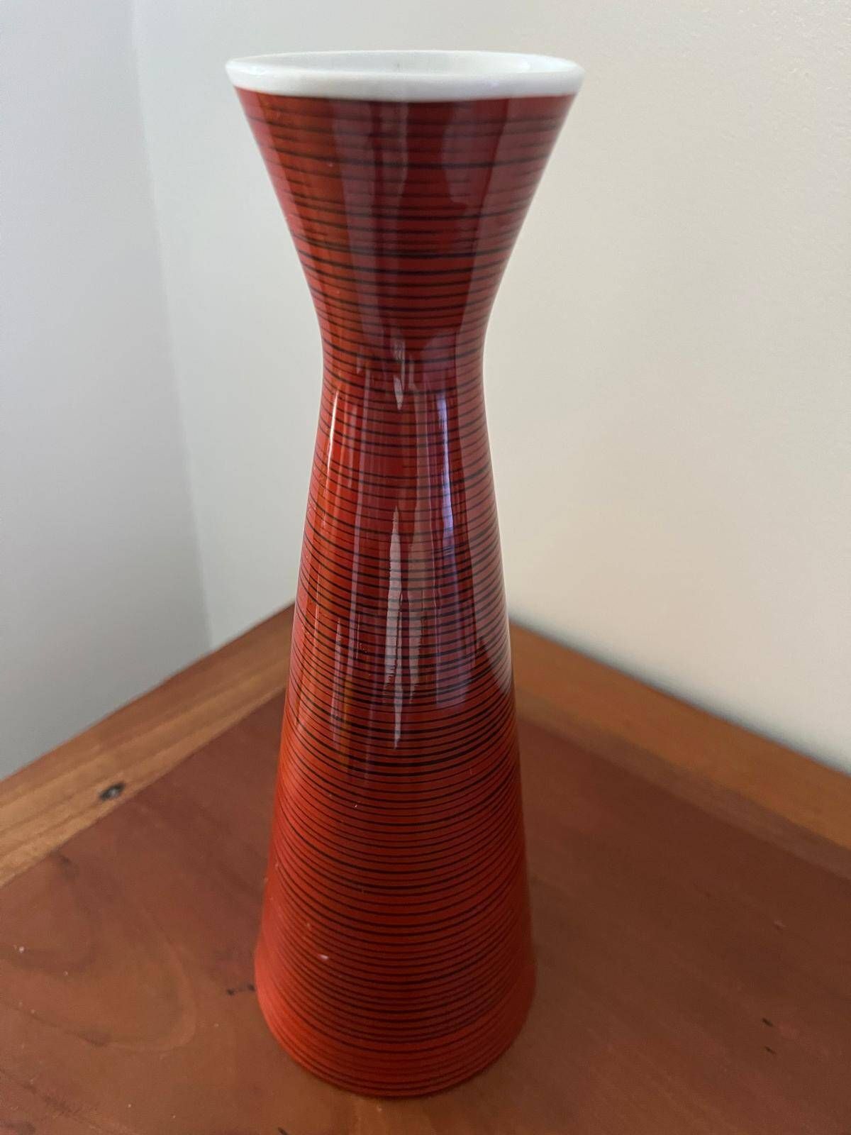 Vintage striped red vase (1950-1970) by the Metzler & Ortloff factory.