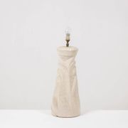 Lampe en pierre sculpté. Années 1970.