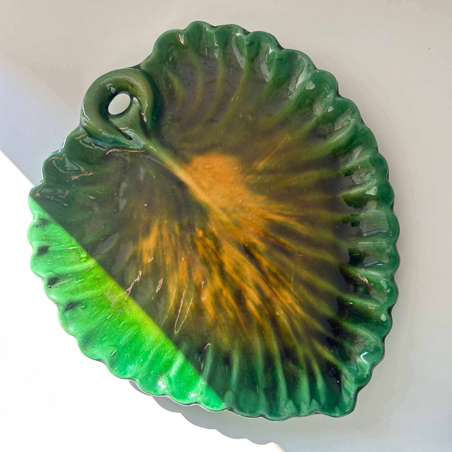 Large alocasia leaf plate