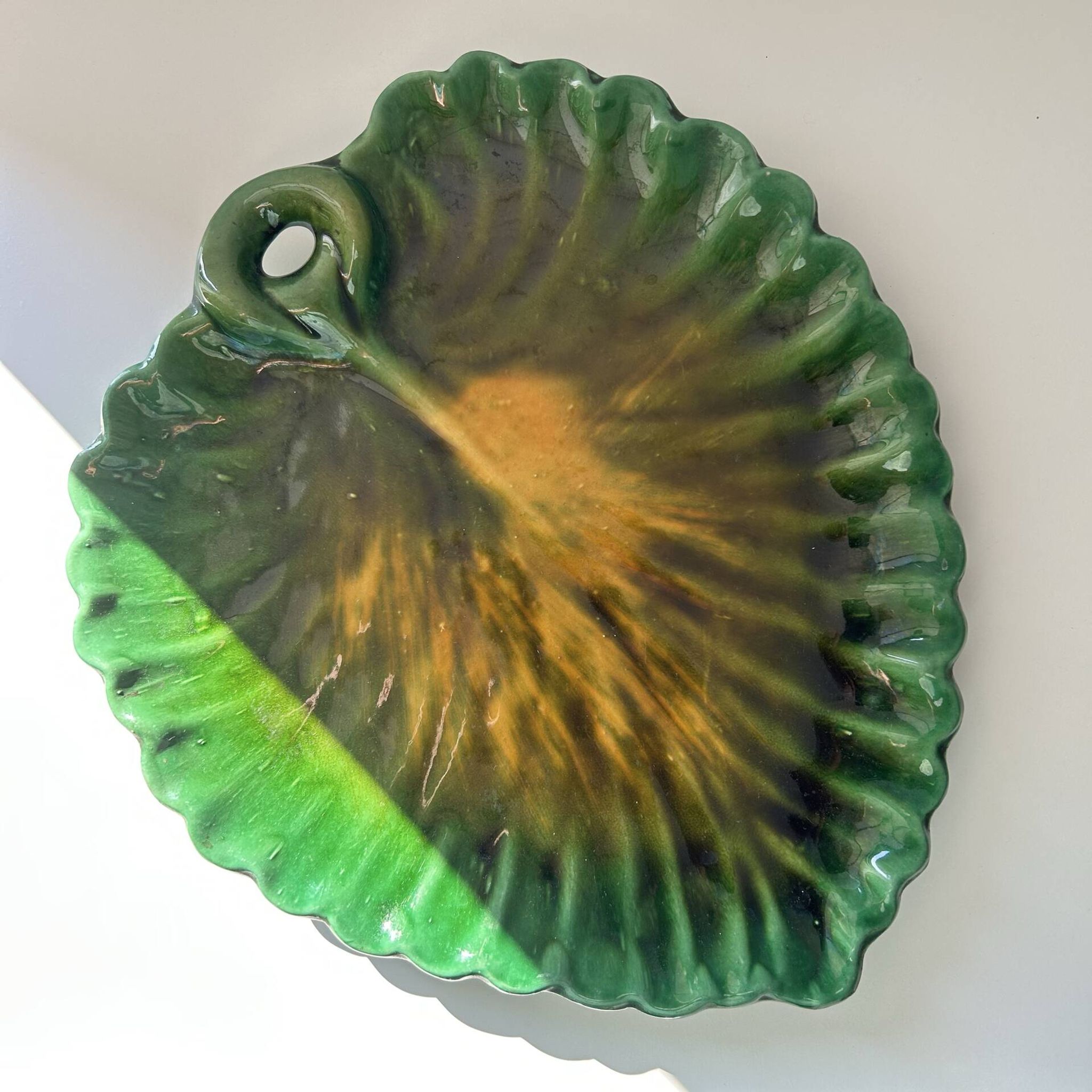 Large alocasia leaf plate
