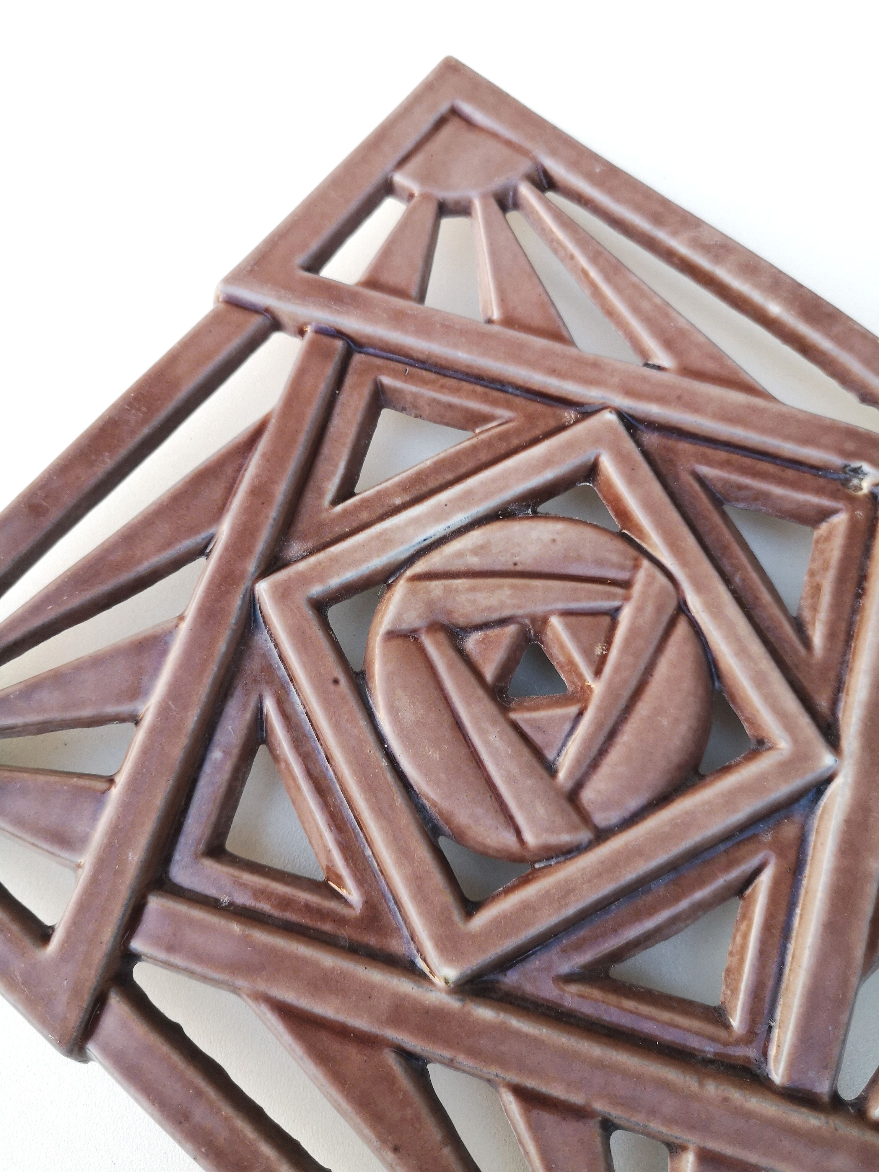 Art Deco trivia in enamelled cast iron