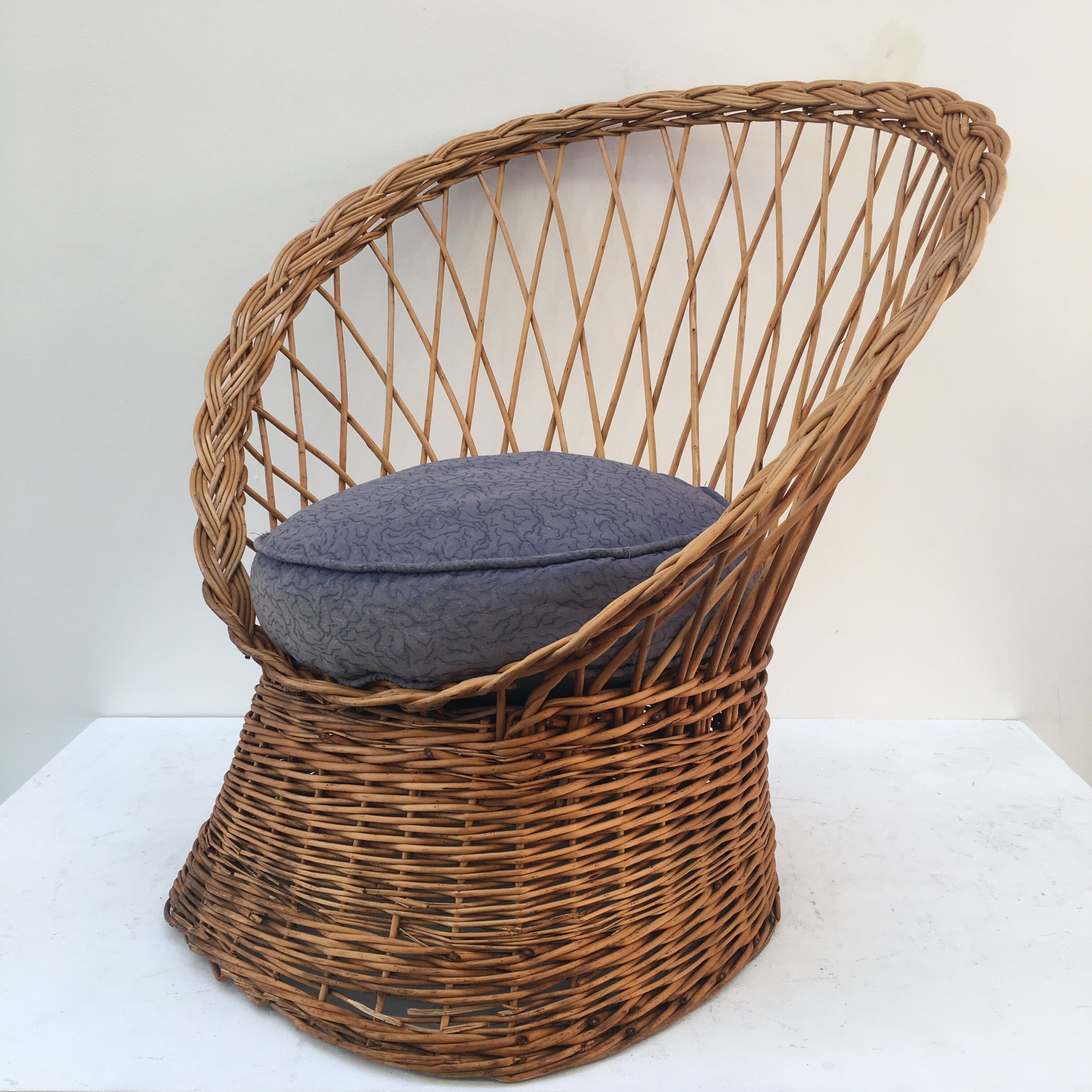 Braided wicker throne armchair