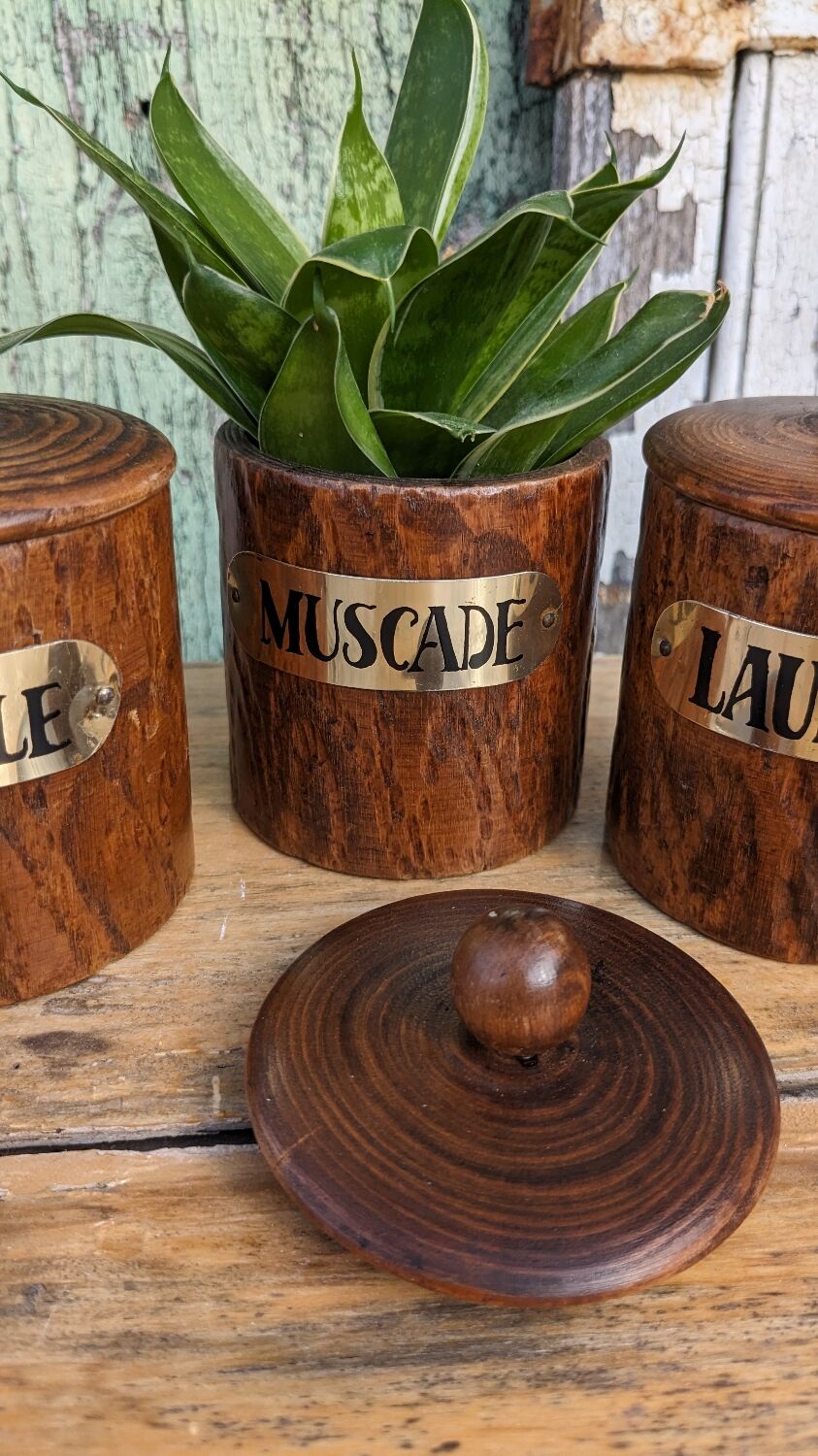 Pots à épices en bois
