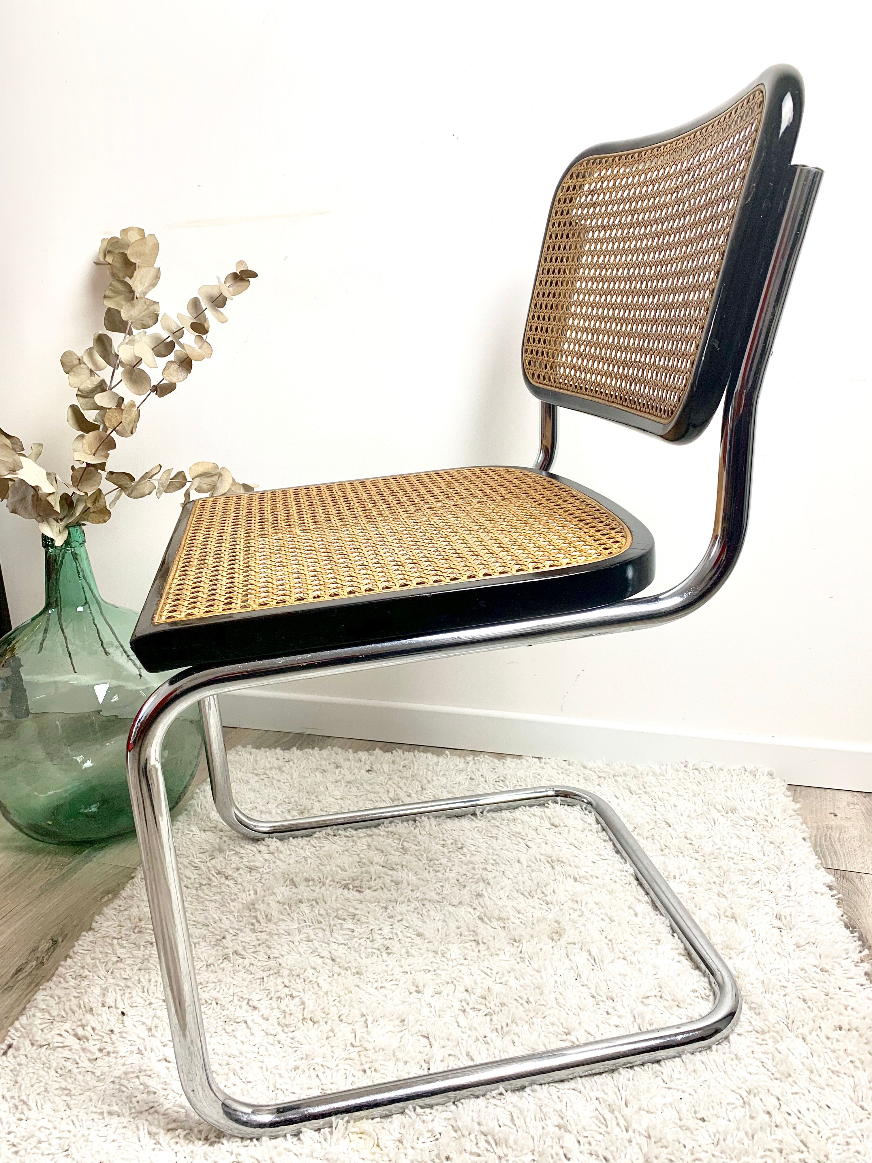 Chair y Marcel Breuer model Cesca B32