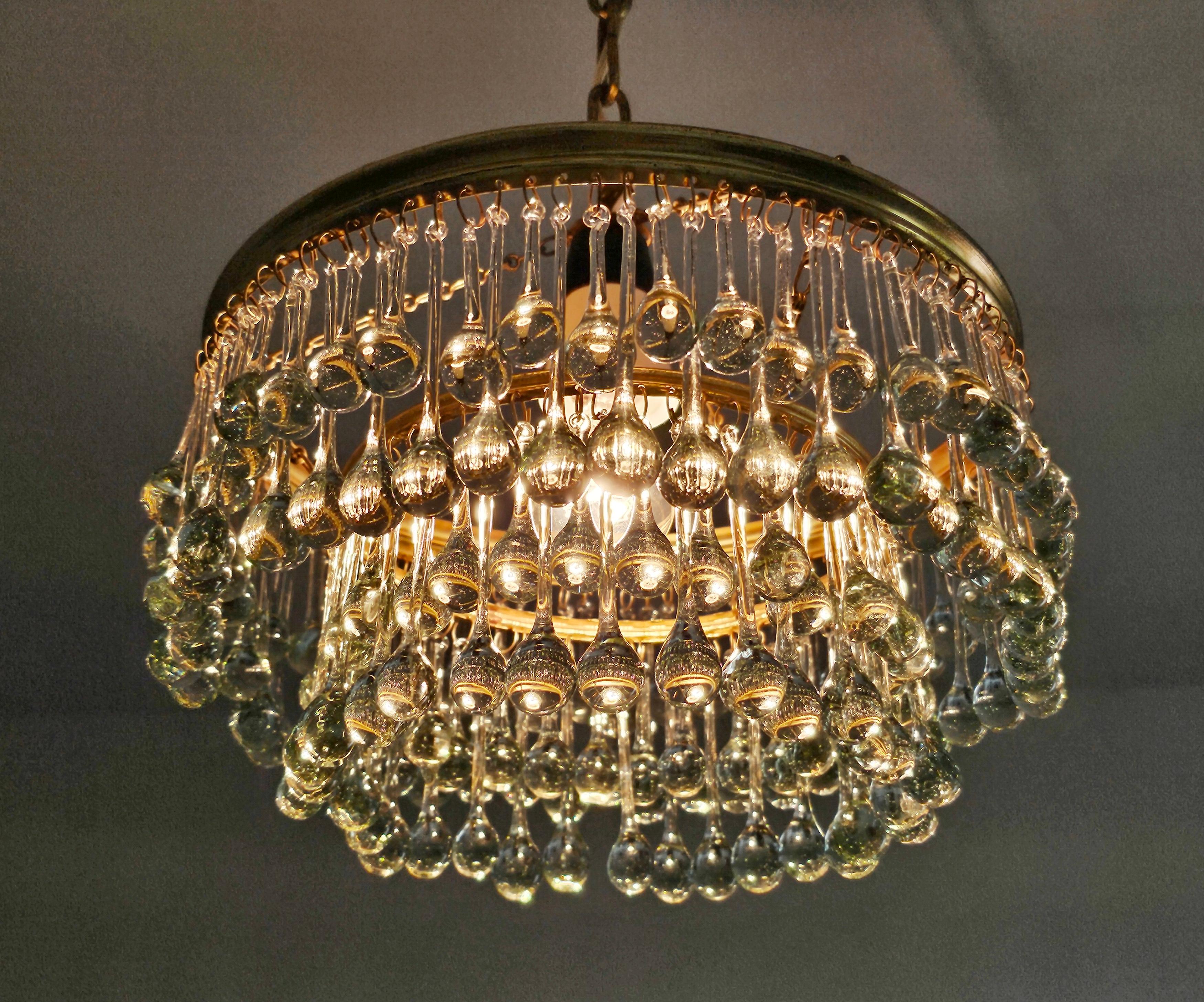 Small Hollywood Regency chandelier with miniature drops, Austria 1940.
