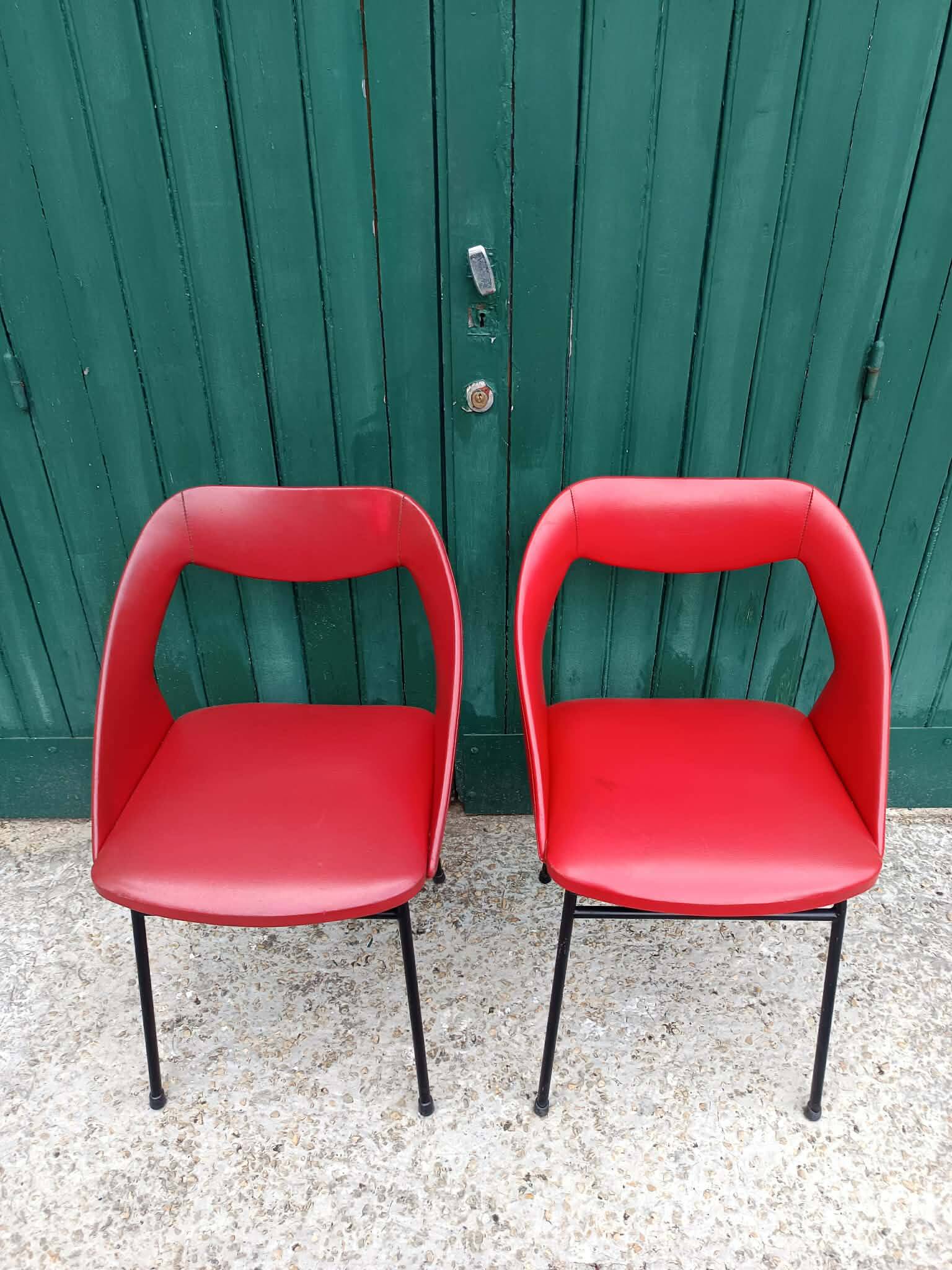 Paire de fauteuils Skaï rouge 1970