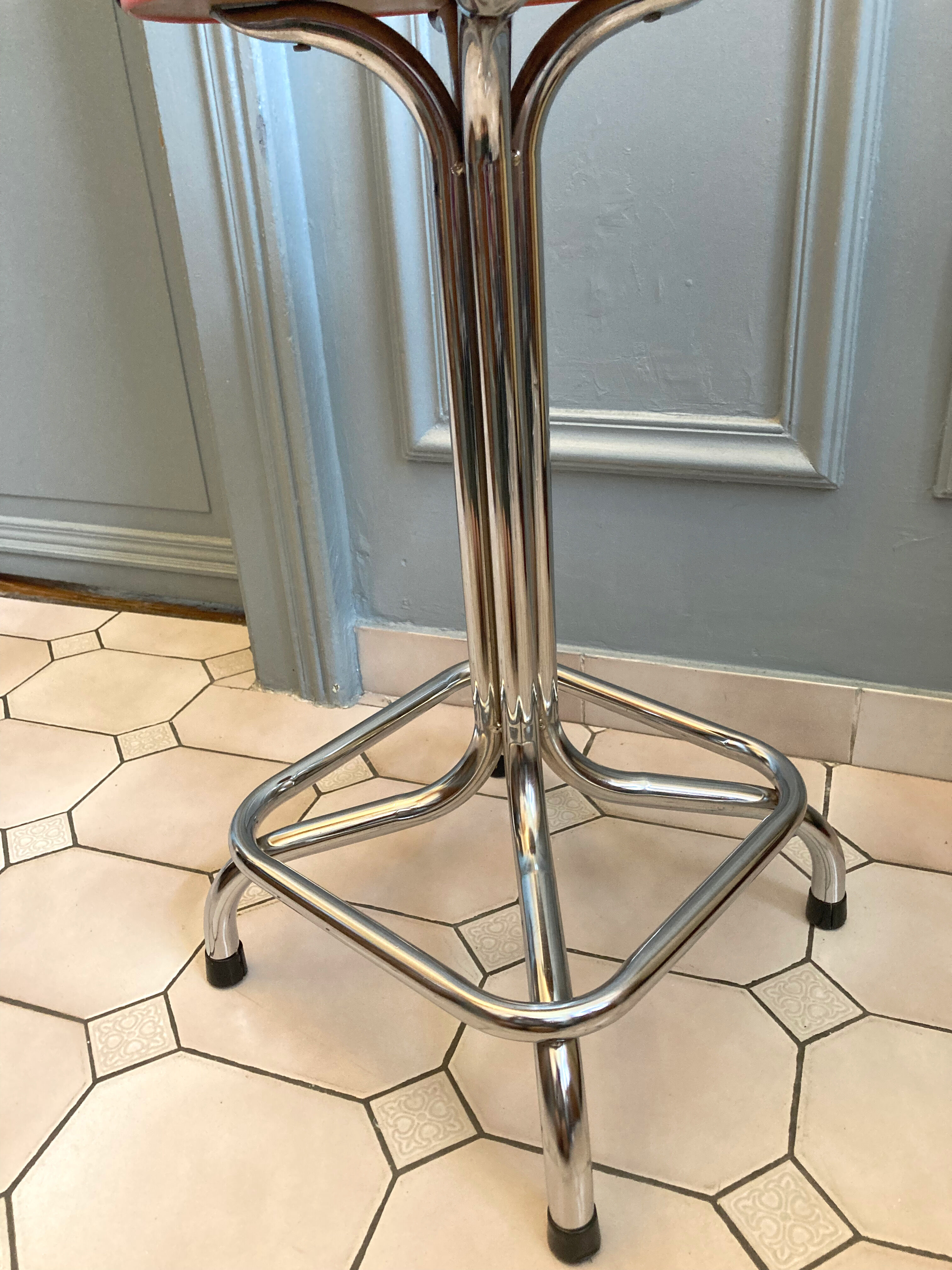 Duo of chair and stool 1970 orange and chromes