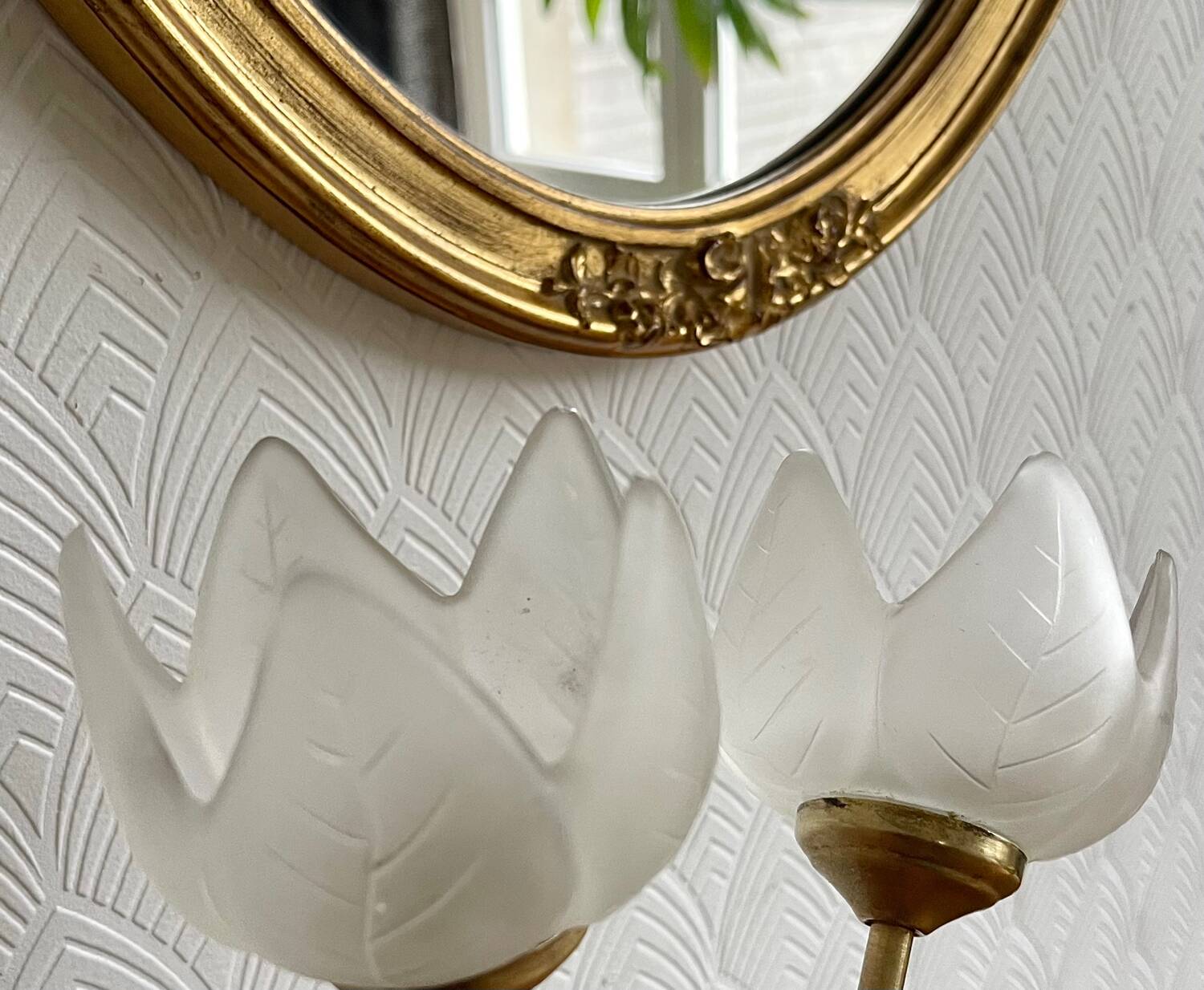 Pair of tulip-shaped candle holders in frosted glass and brass.