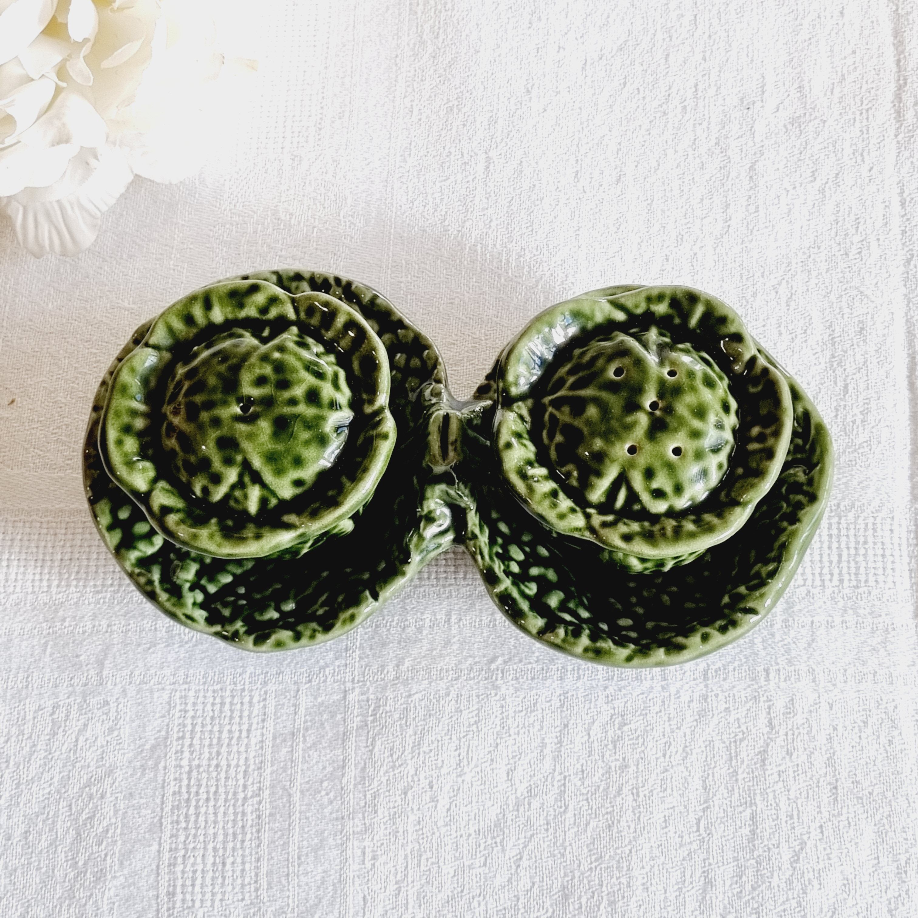 Salt and pepper in slurry cabbage