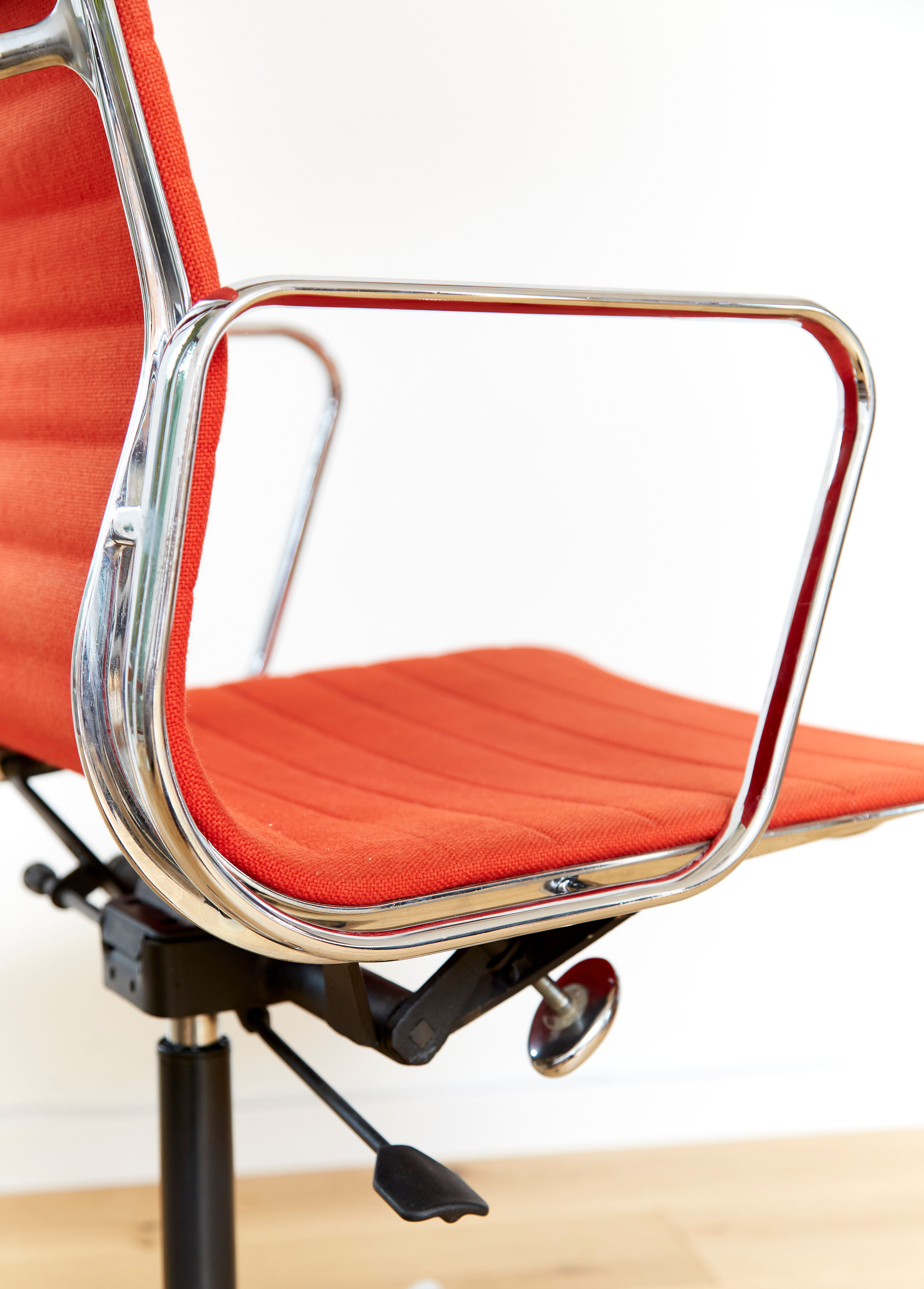 Charles & Ray Eames Bürostuhl office chair EA 117 for Vitra