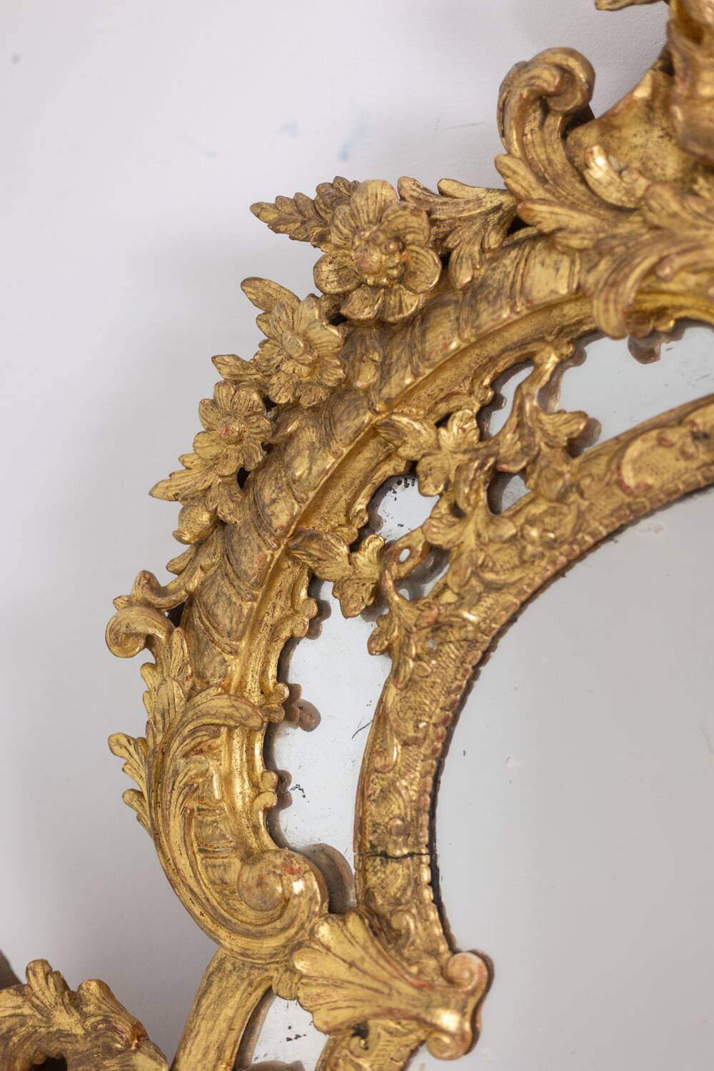 Mayfair. Large Regency-style glazing bead mirror. 20th century.