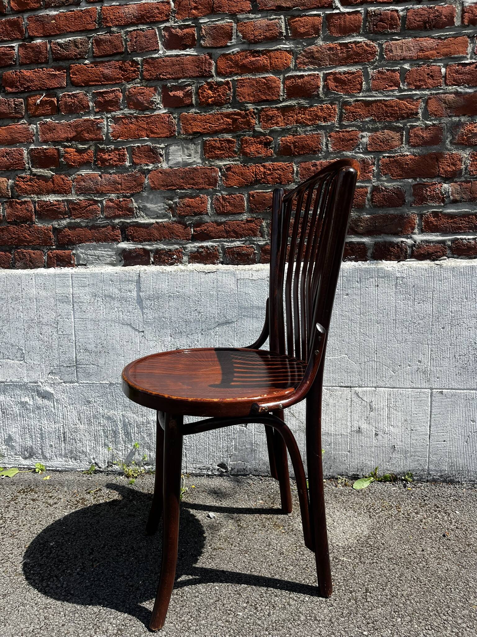 Lot of 4 vintage bistro chairs with slats in Thonet style.