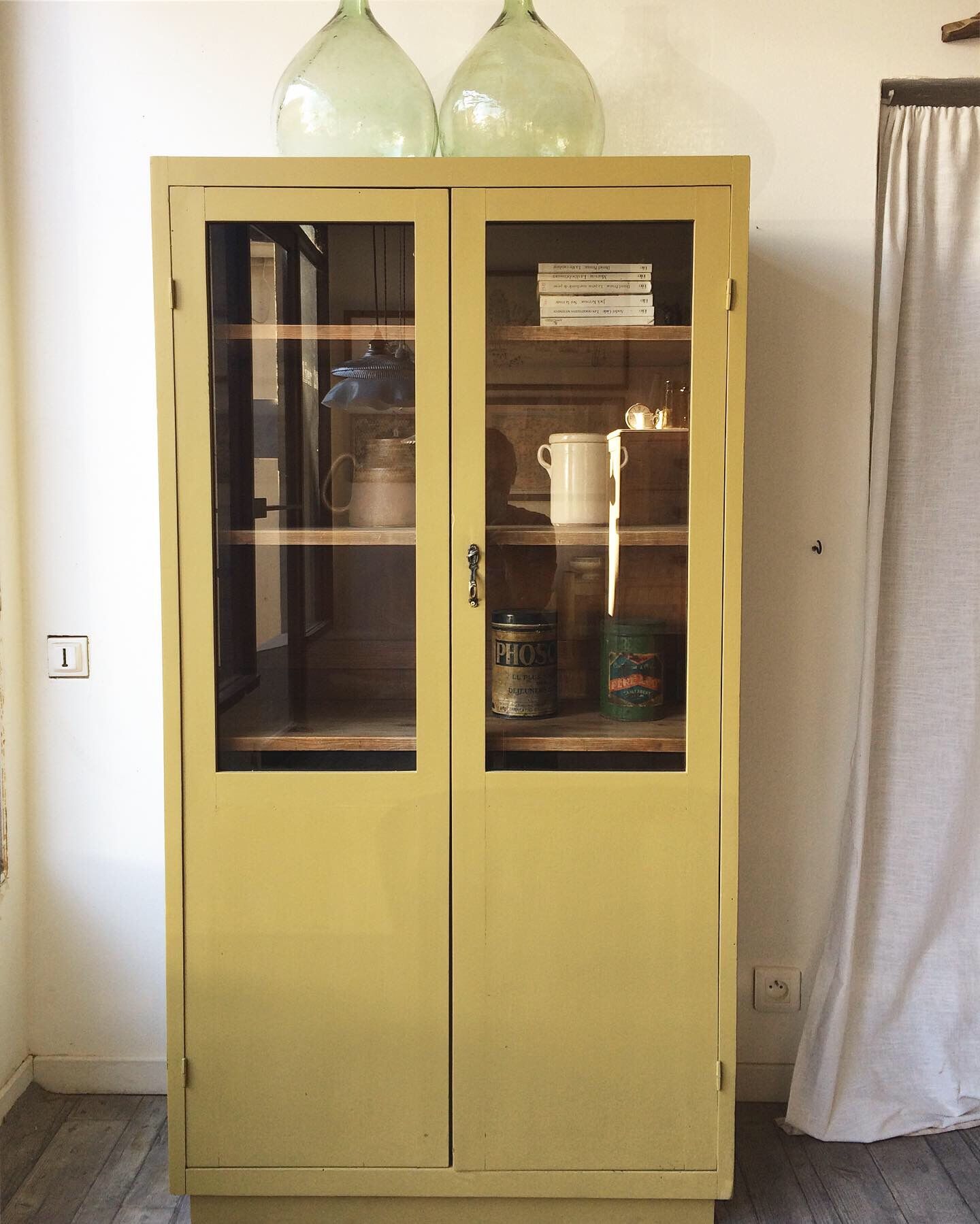 Glass cabinet