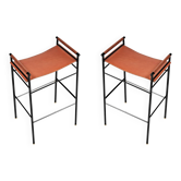 Paire de tabourets de bar sans dossier, coloris tabac et noir.