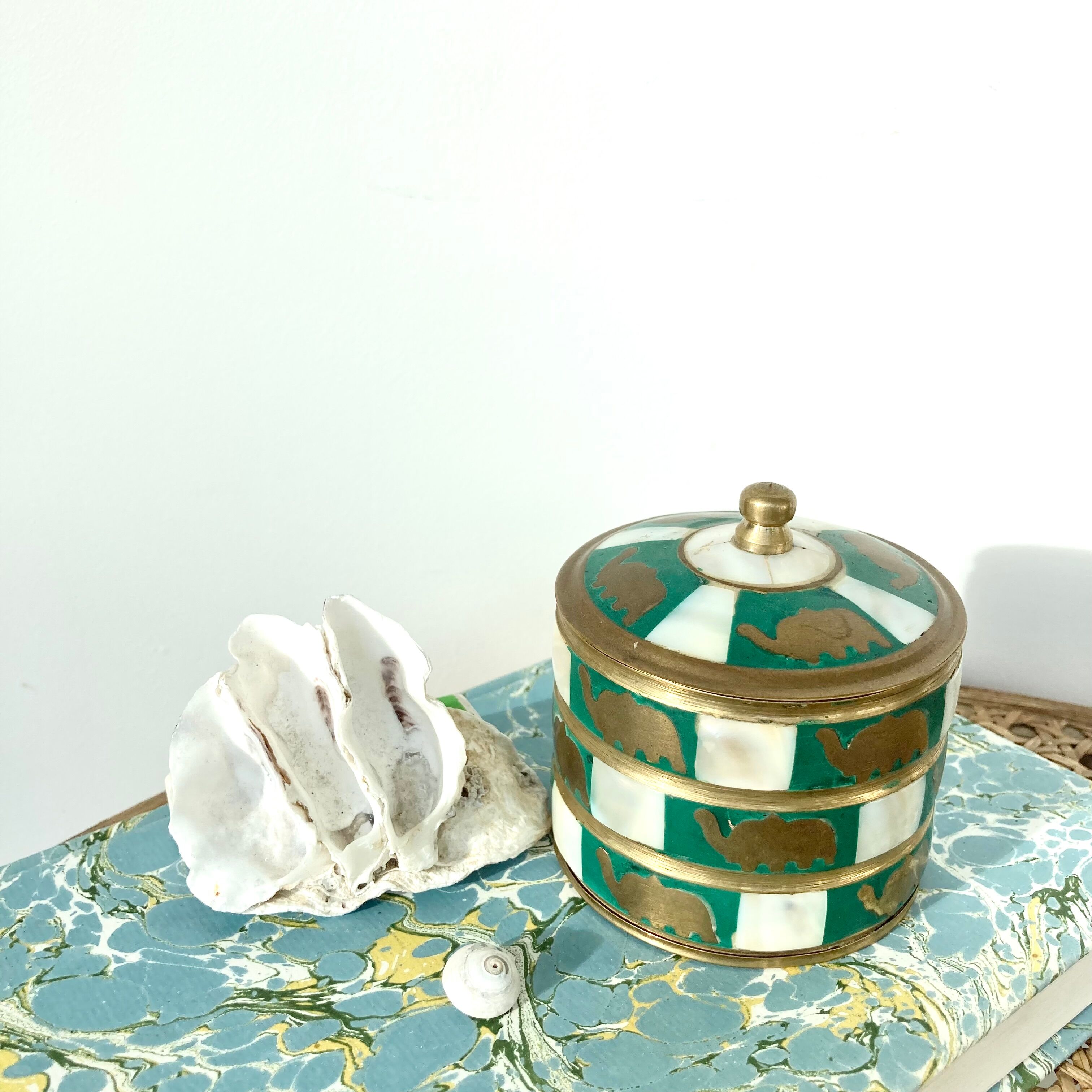Boîte nacre et laiton