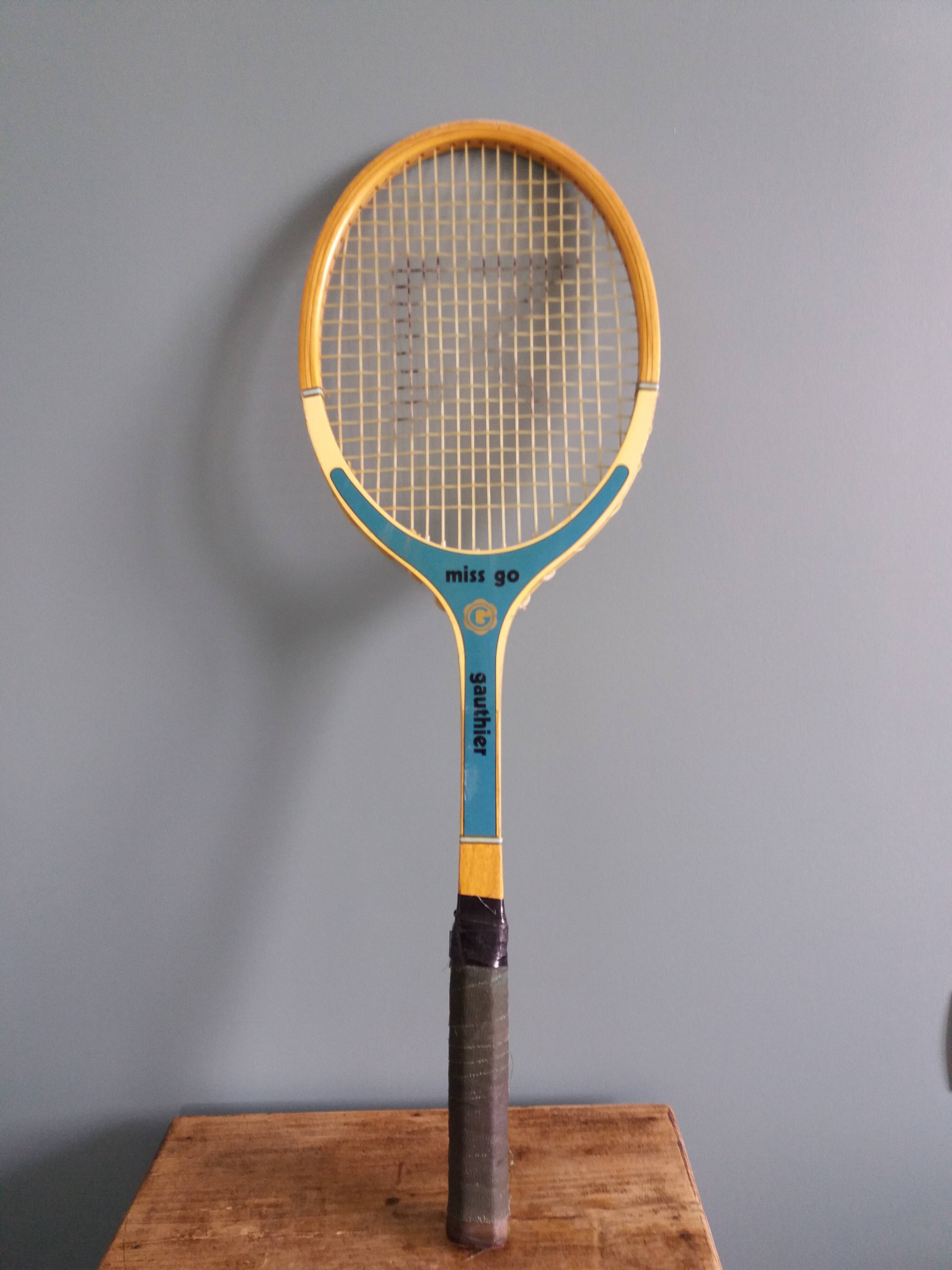 Gauthier Miss Go tennis racket with cover