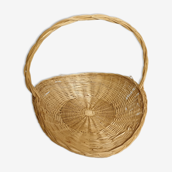Natural wicker presentation basket
