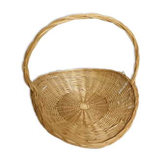 Natural wicker presentation basket