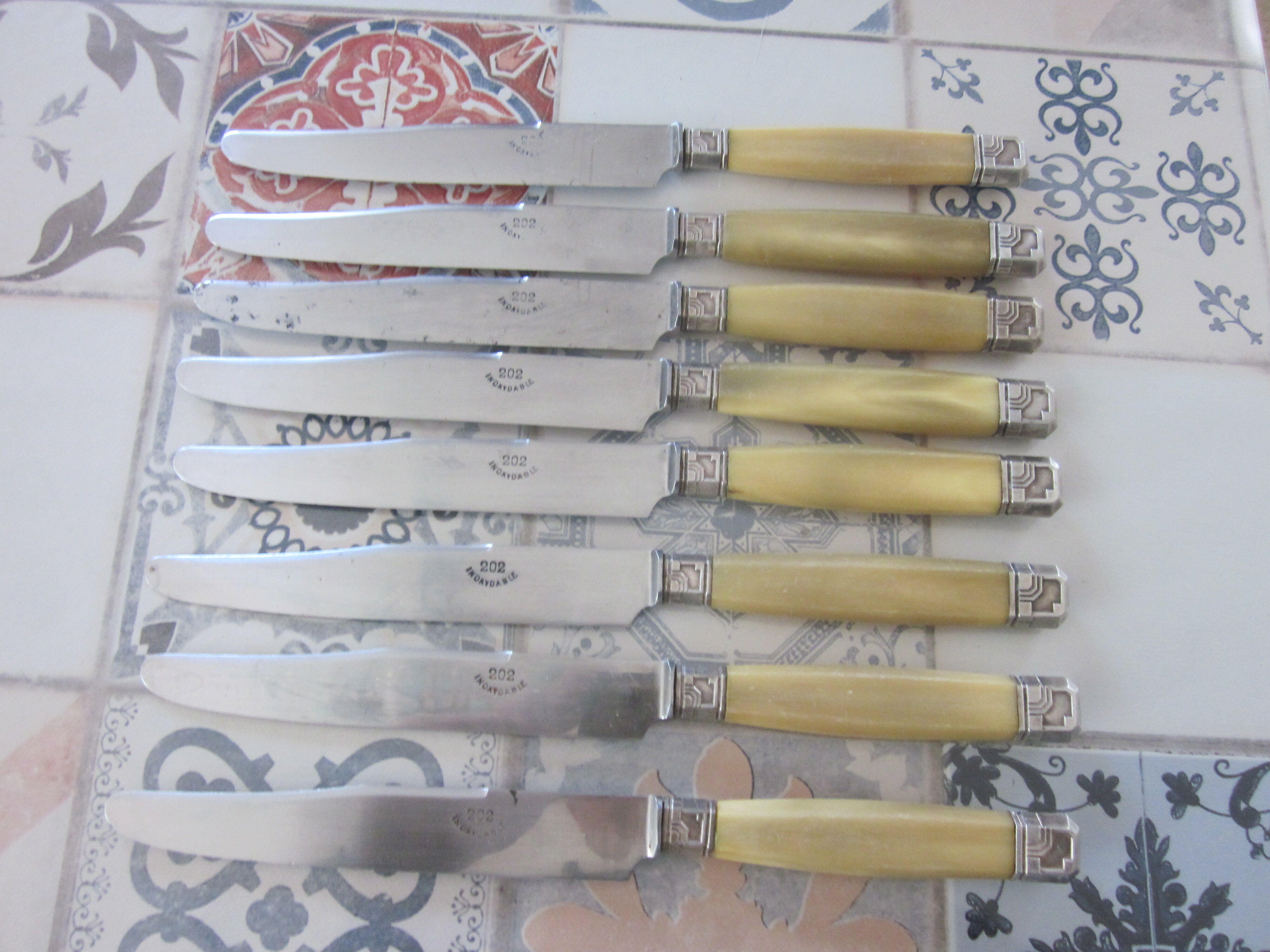 8 art deco knives