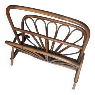 Woven wicker magazine rack