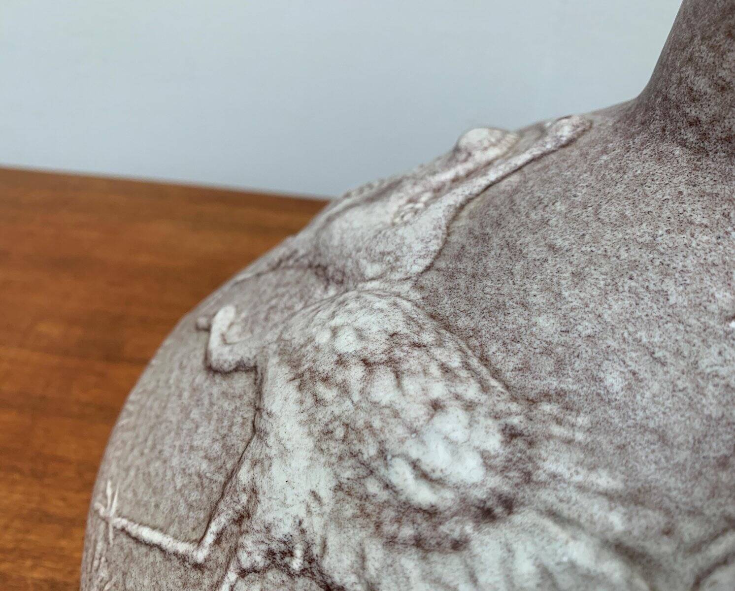 Large vase in German pottery from the mid-century with a crane ornament from Cortendorf.