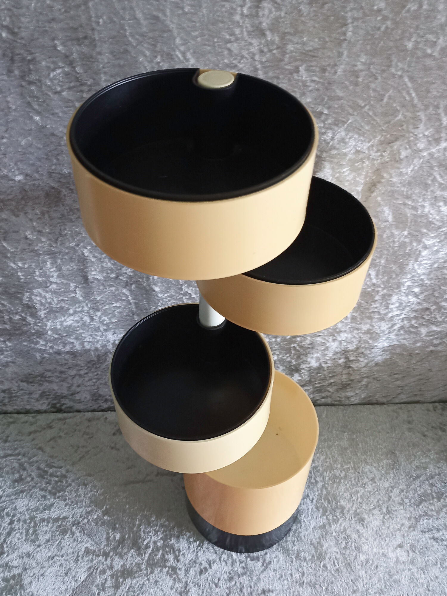 Bathroom swivel column