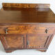 Commode ancienne en loupe de noyer – 1 tiroir et 2 portes