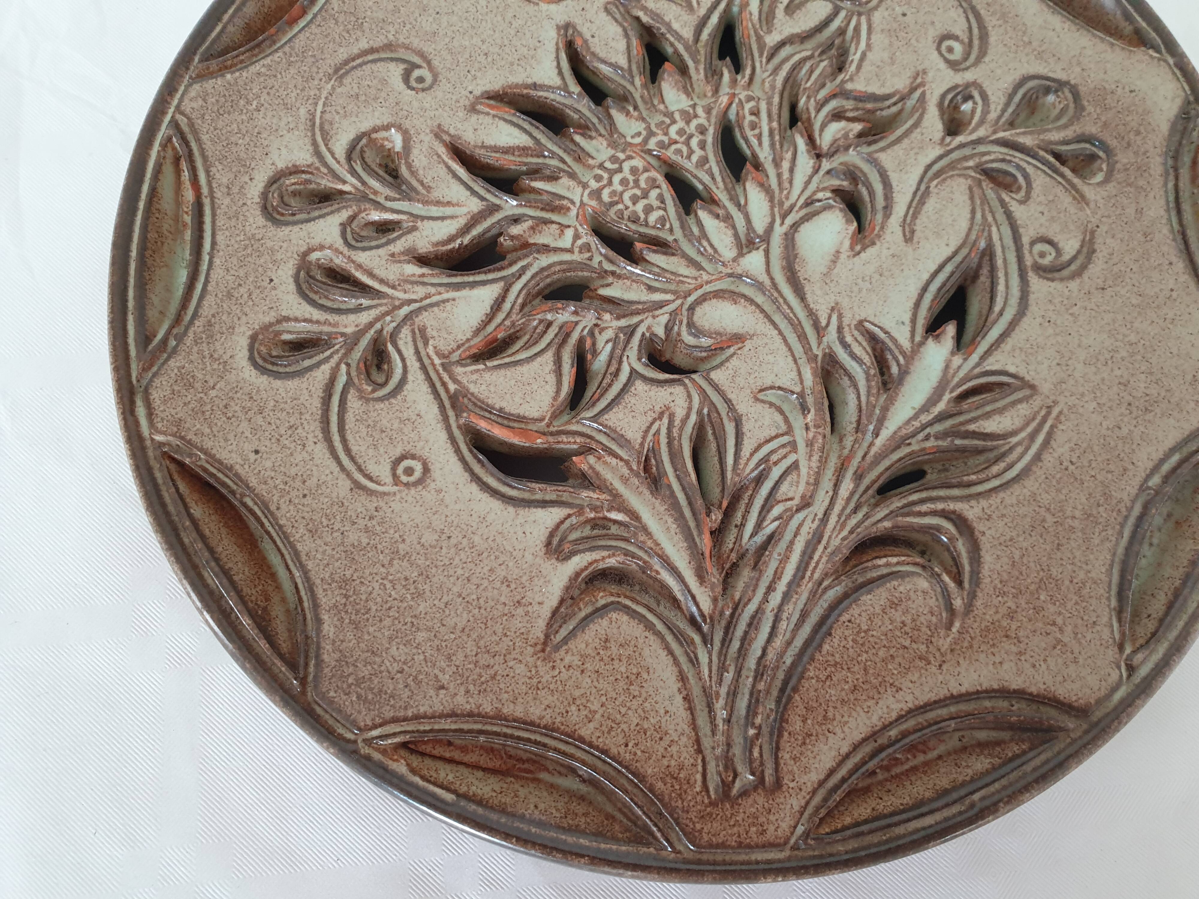 Ceramic trivet with floral motif by Fonck et Matéo (Vallauris)