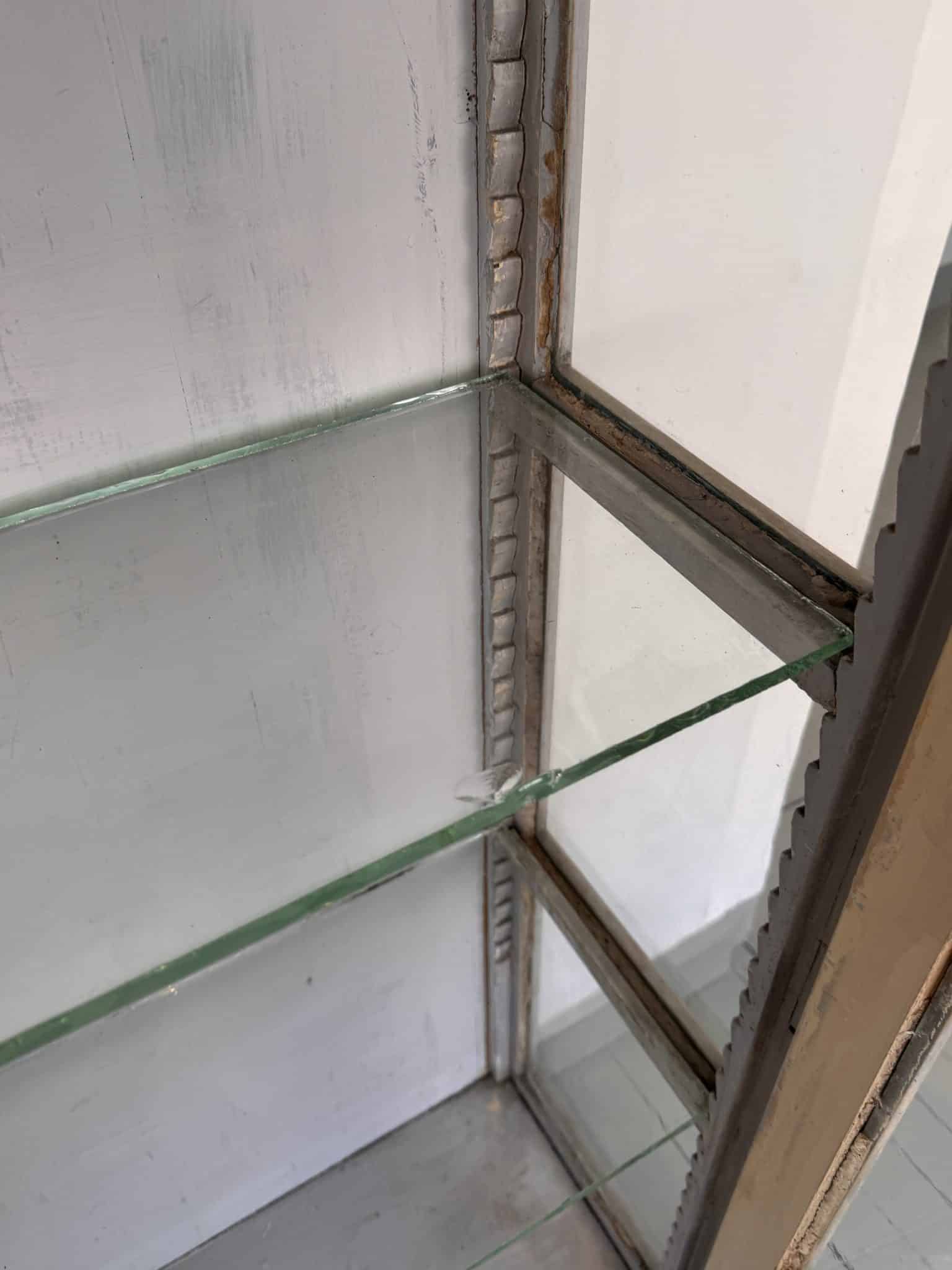 Vitrine ancienne en bois et verre