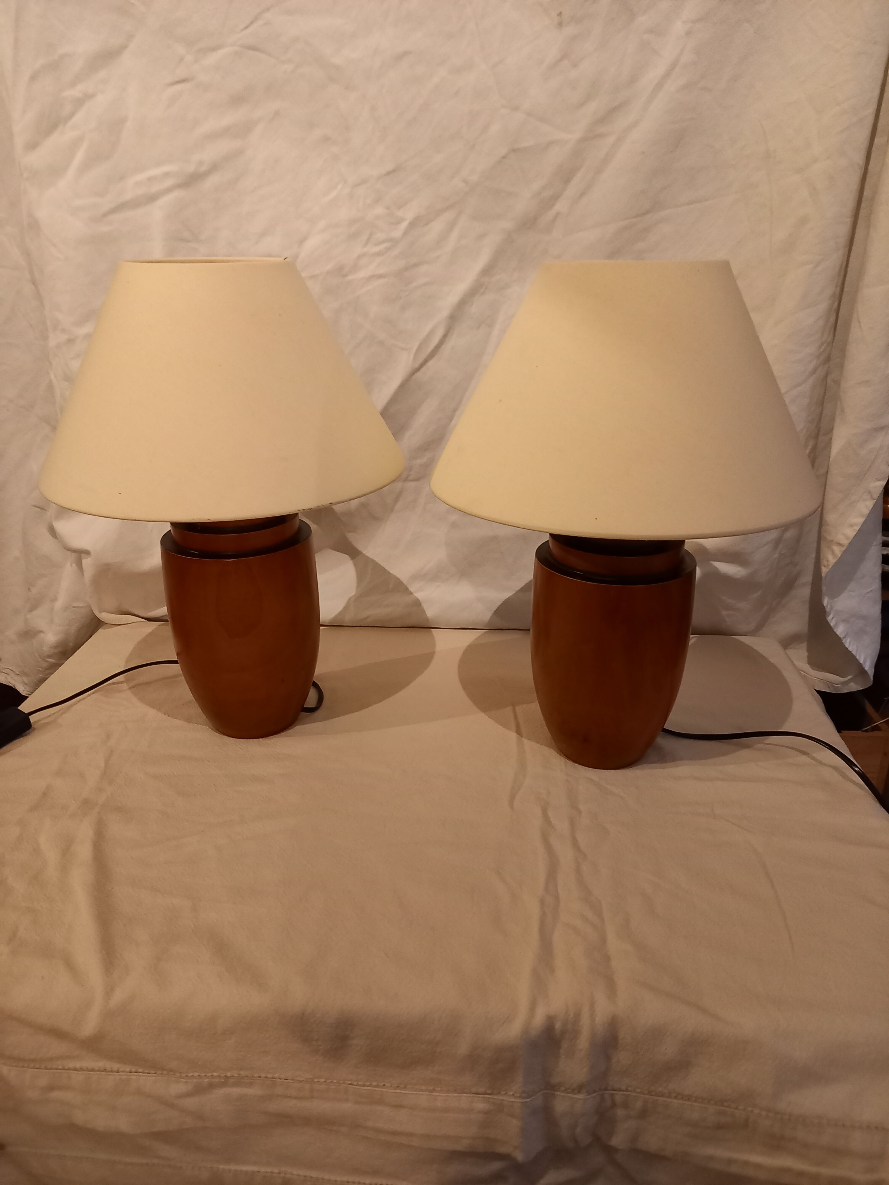 Pair of bedside lamps, varnished wooden foot, art deco spirit, 1980s/1990s