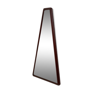 Miroir triangulaire du milieu du siècle avec un cadre en noyer massif moulé, Italie