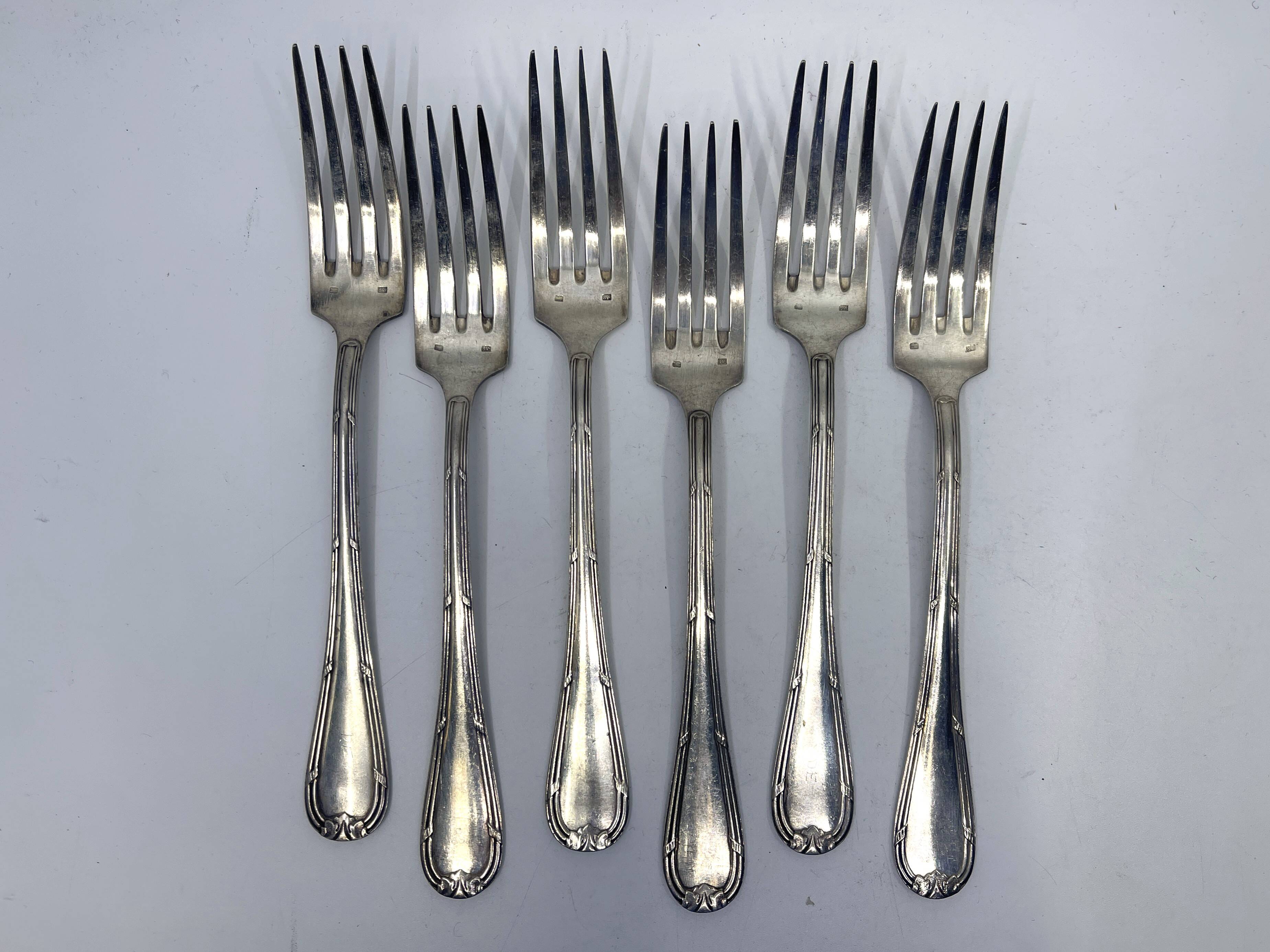 Set of 12 soup spoons and 6 silver-plated lunch forks.