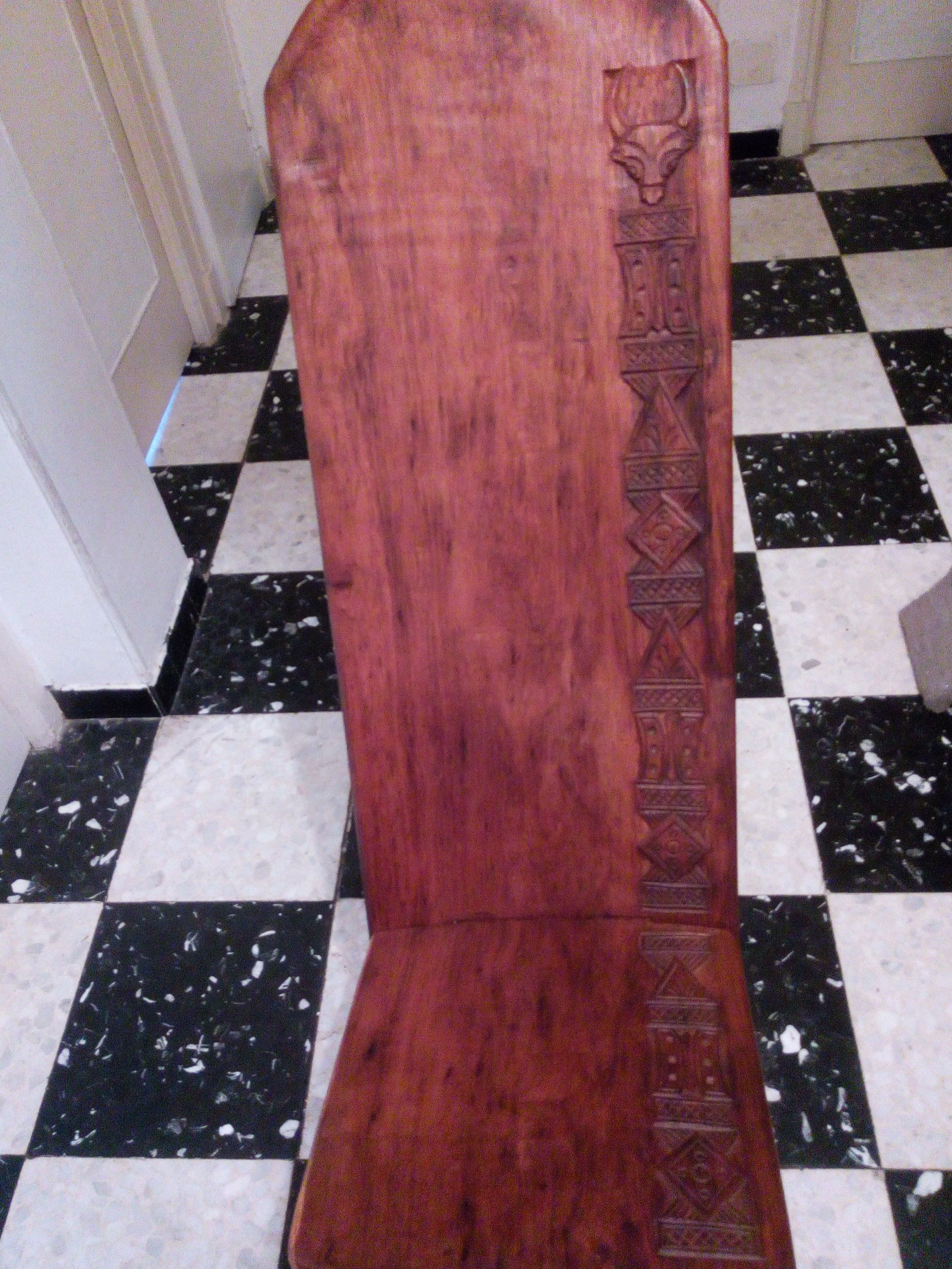 Chaise malgache en palissandre sculpté