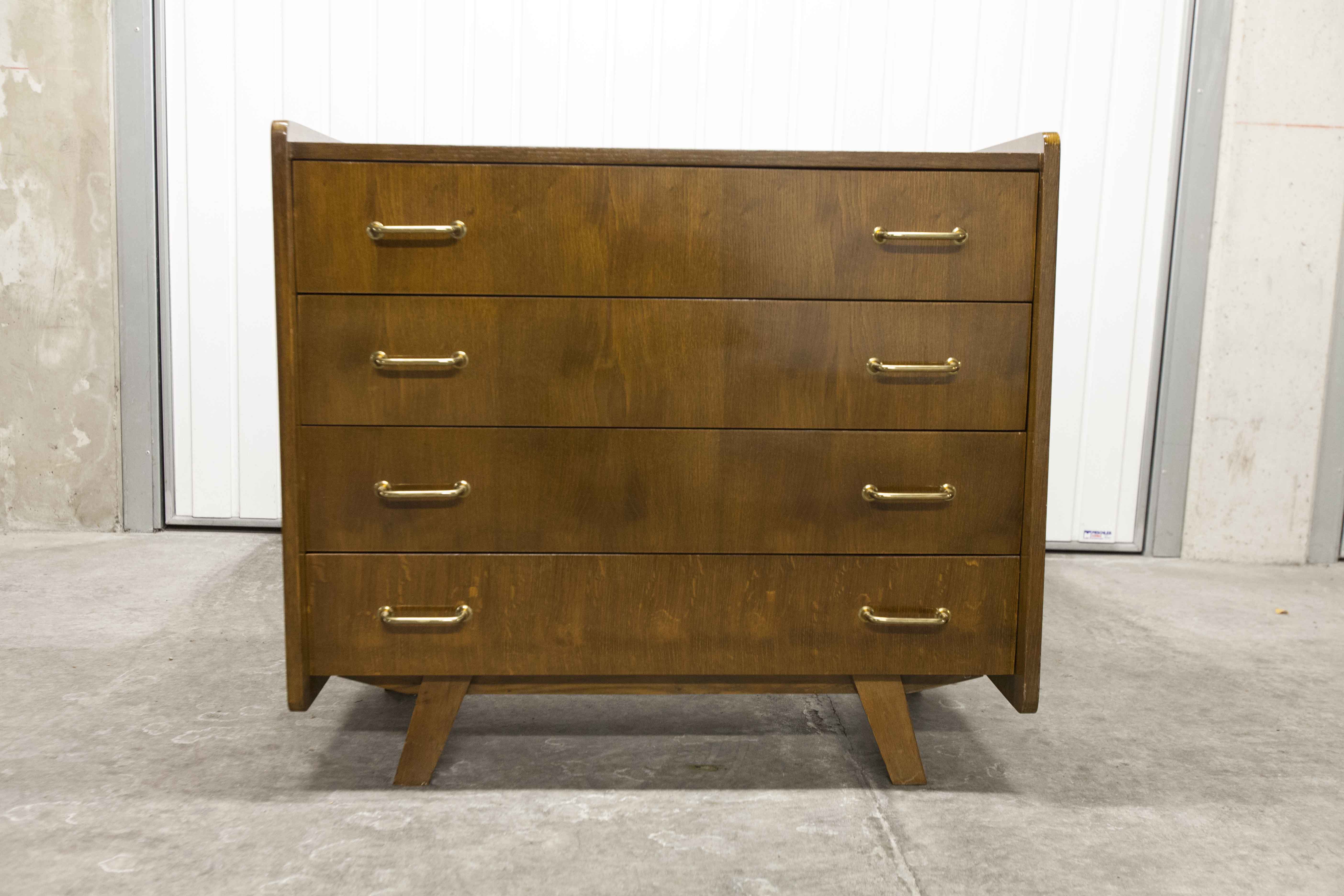 Dresser 1960