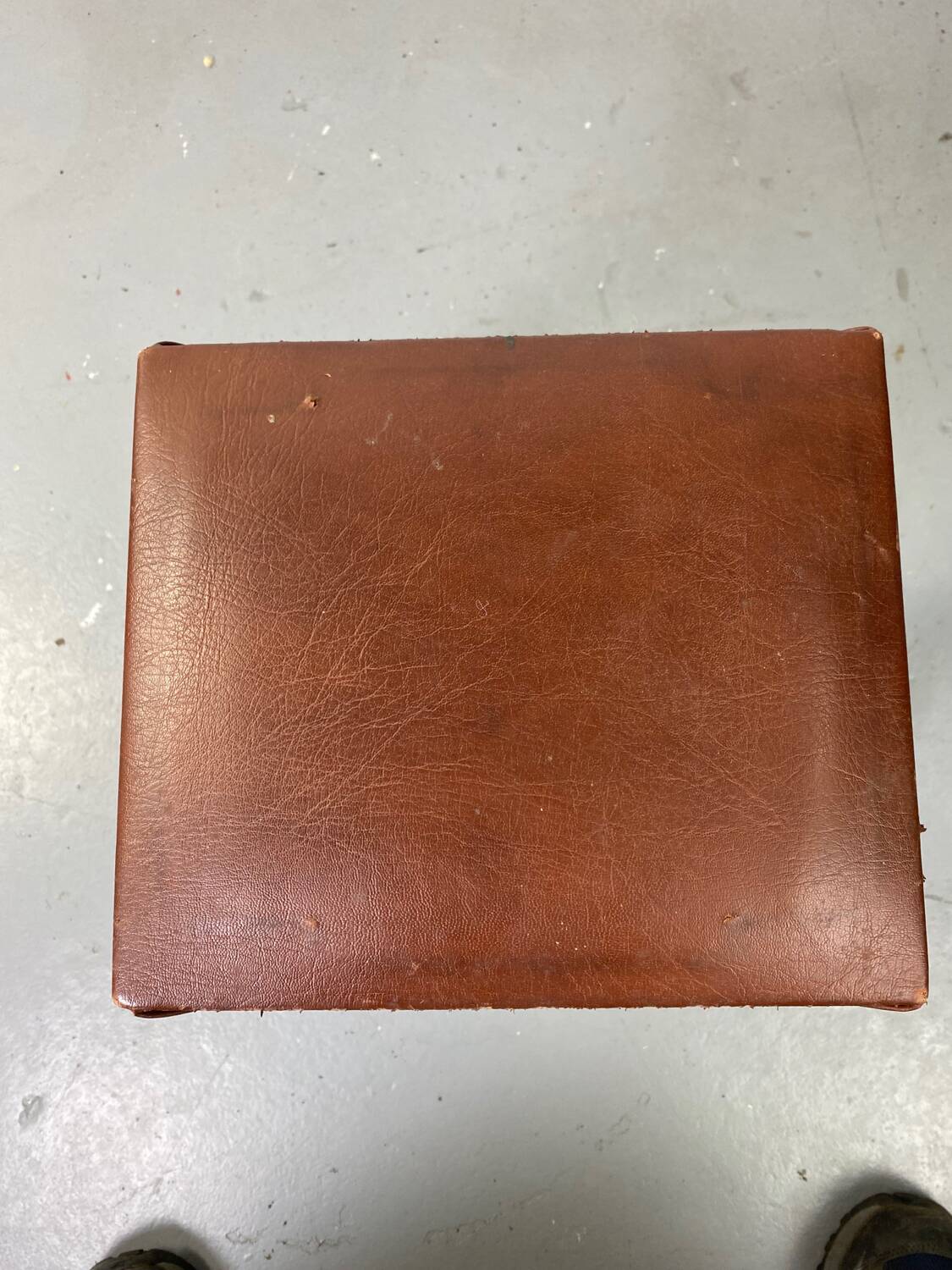 Small stool or footrest in wood and leather