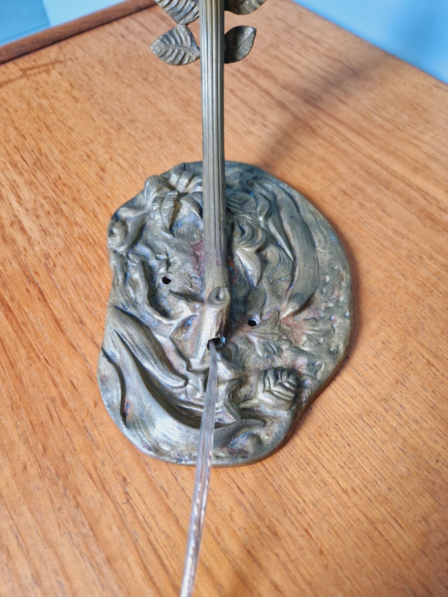 Art Nouveau lamp in bronze with a tulip signed LN (Lunéville)