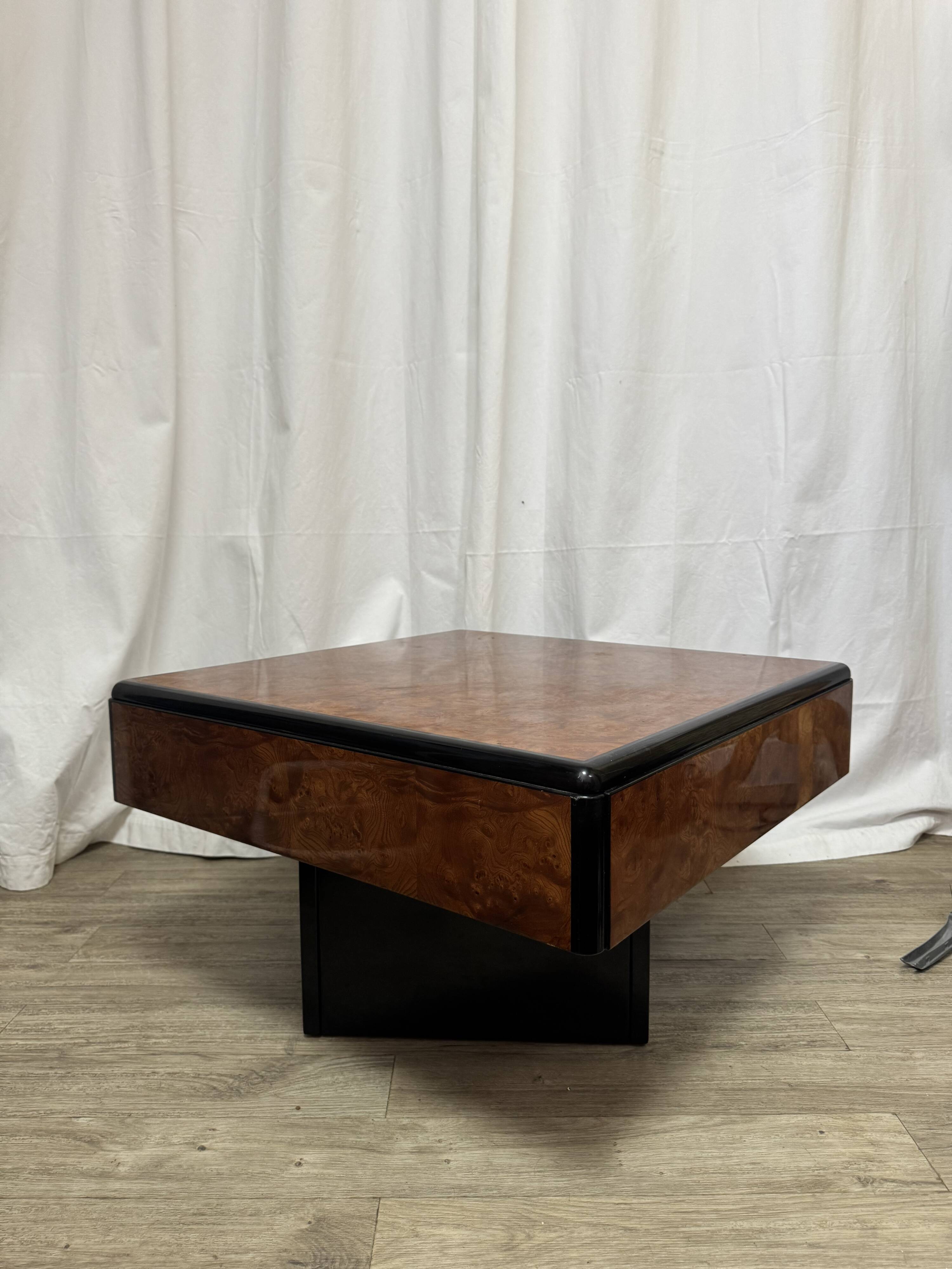 Table basse en loupe d'orme Paul Michel