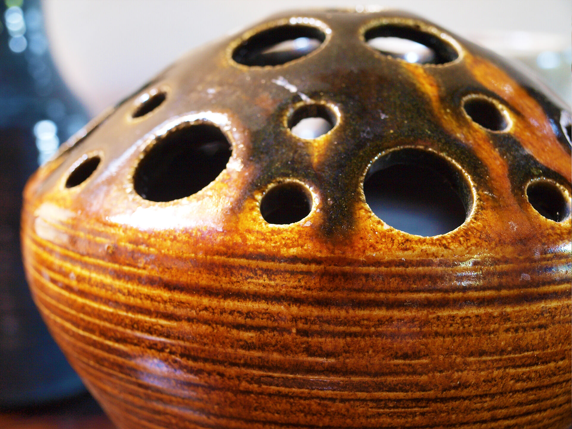 Ceramic flower-picnic vase of the potters of Accolay
